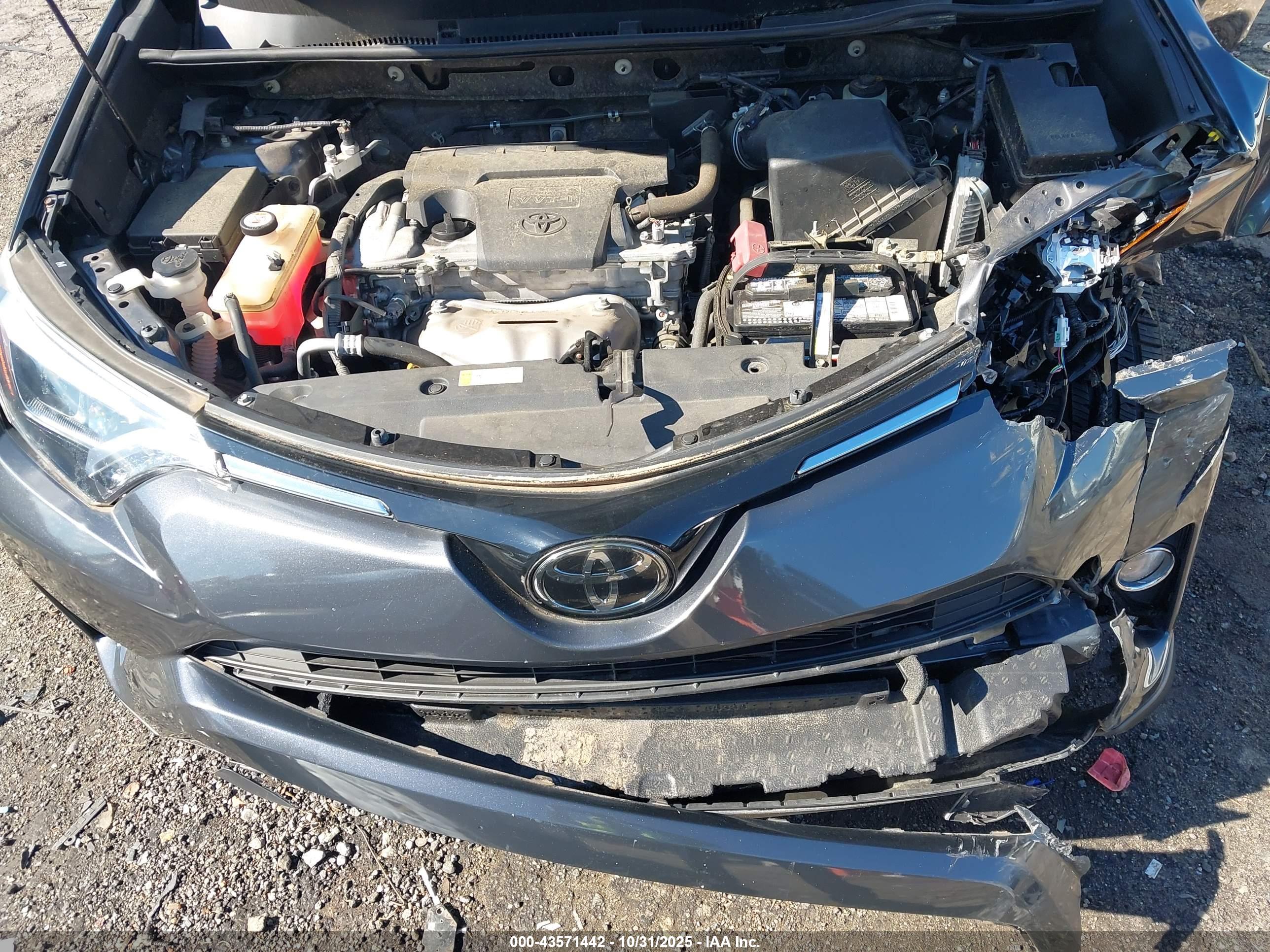 TOYOTA RAV4 image 10