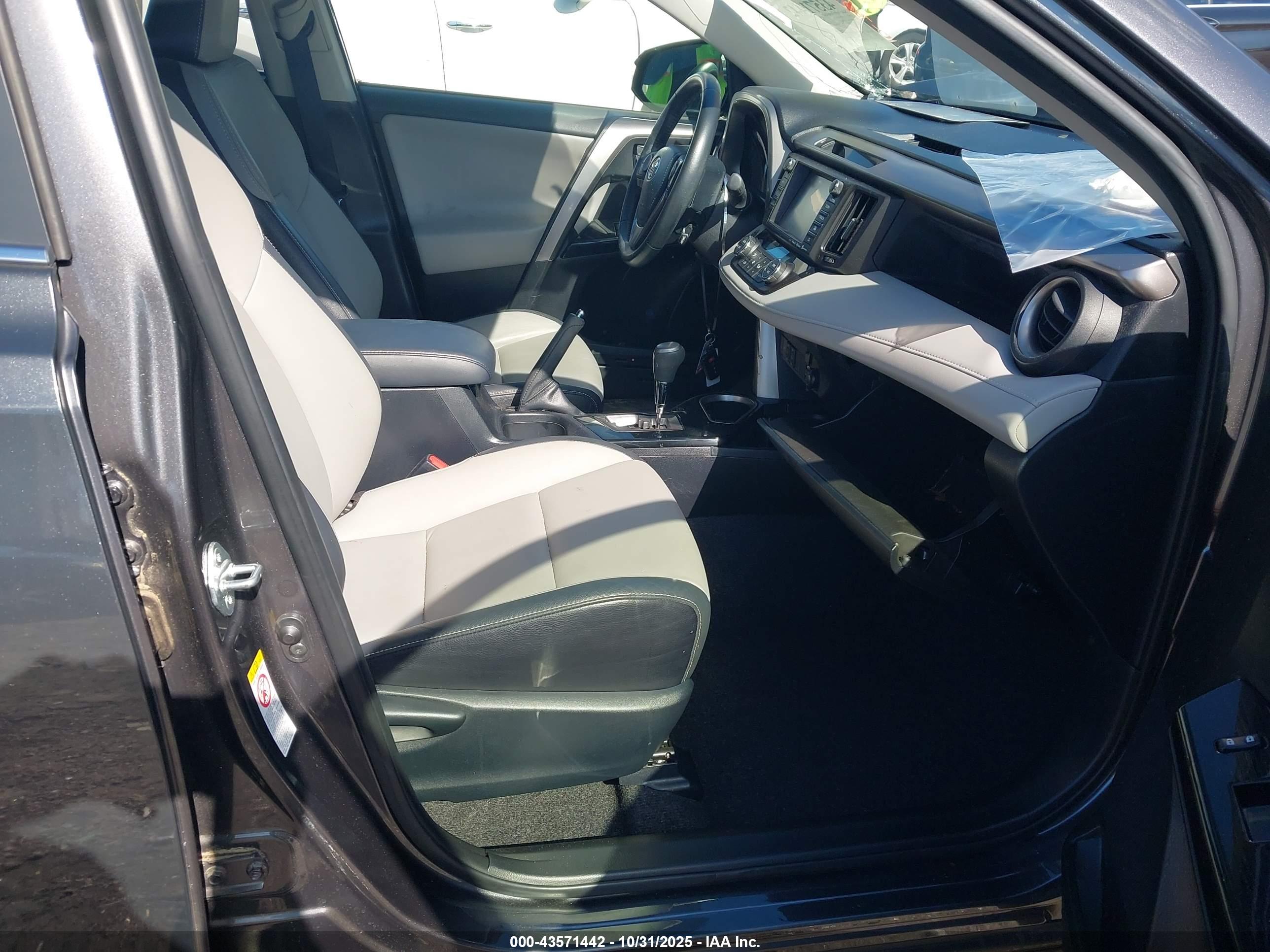 TOYOTA RAV4 image 5
