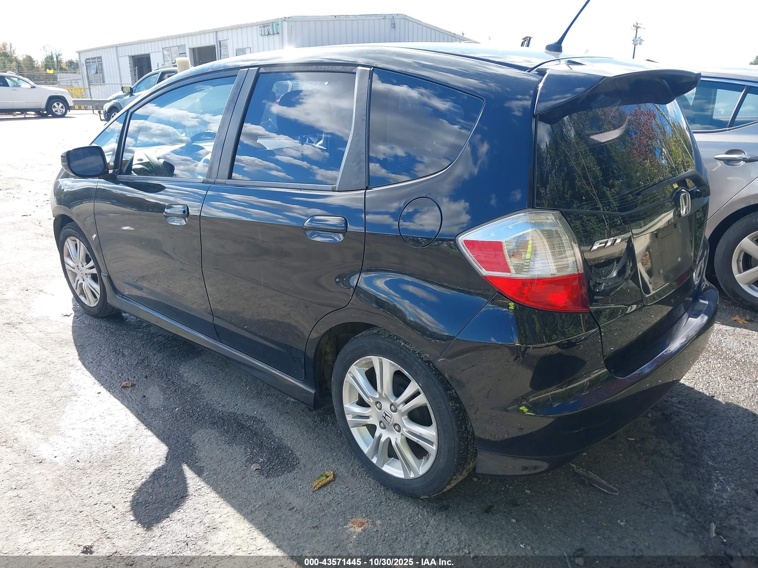 HONDA FIT image 3