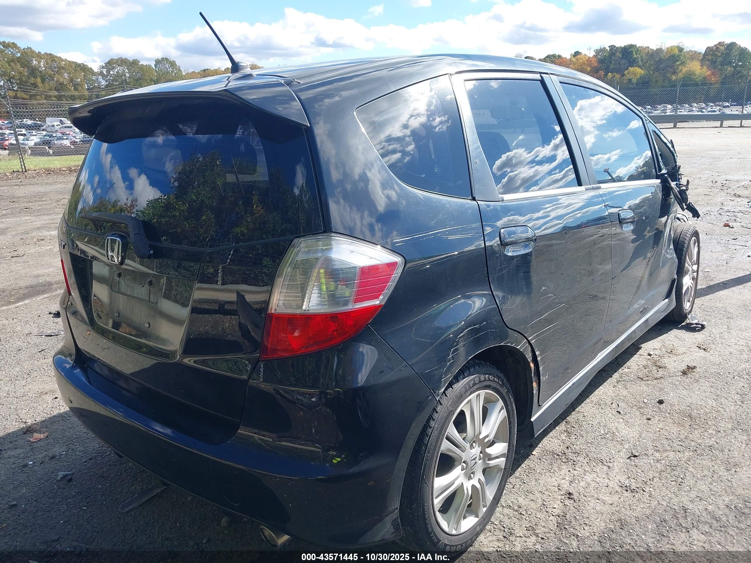 HONDA FIT image 4