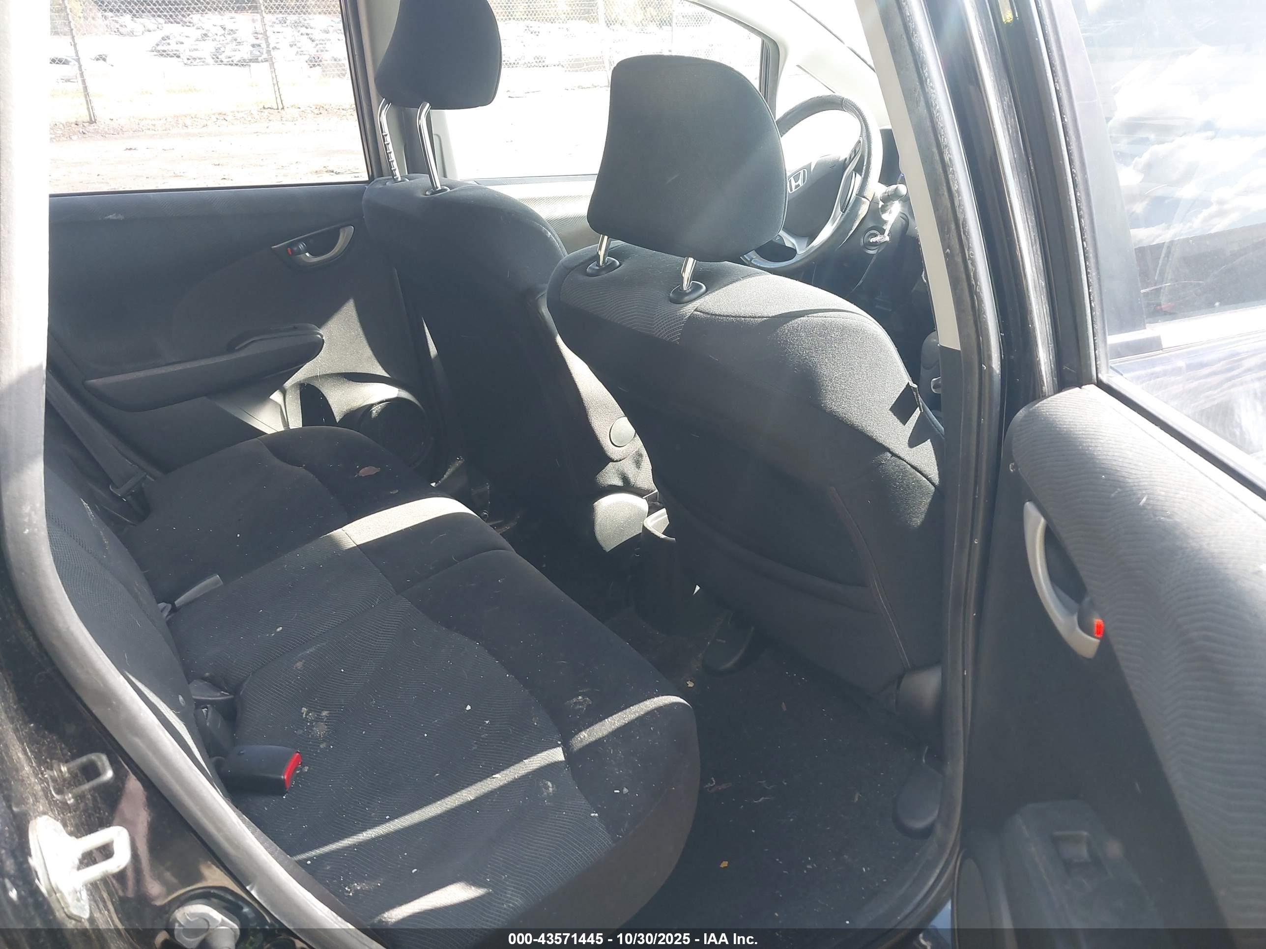 HONDA FIT image 8