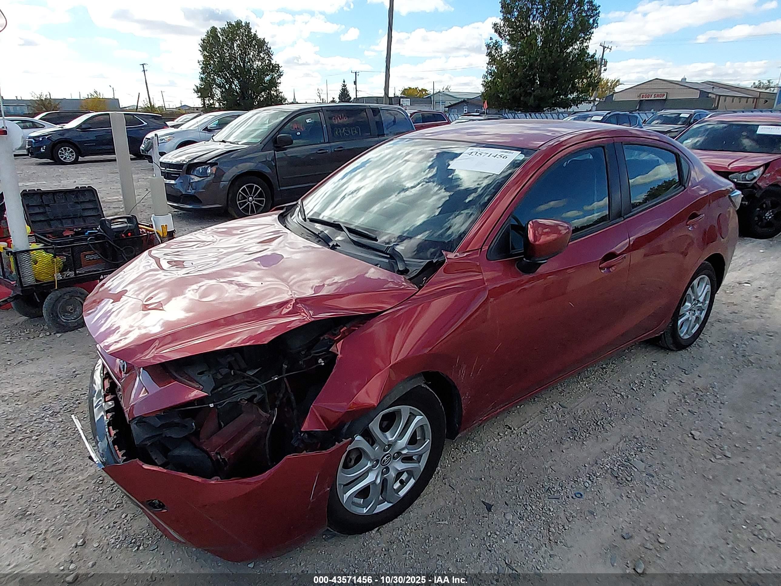 TOYOTA YARIS image 2