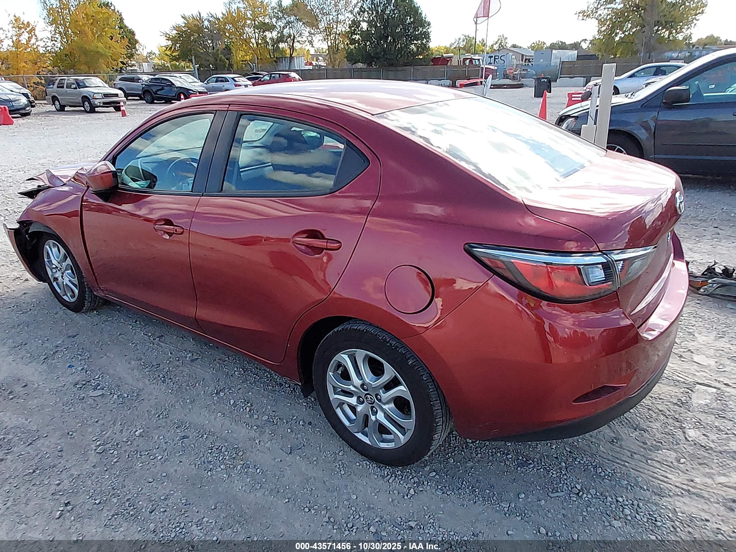 TOYOTA YARIS image 3