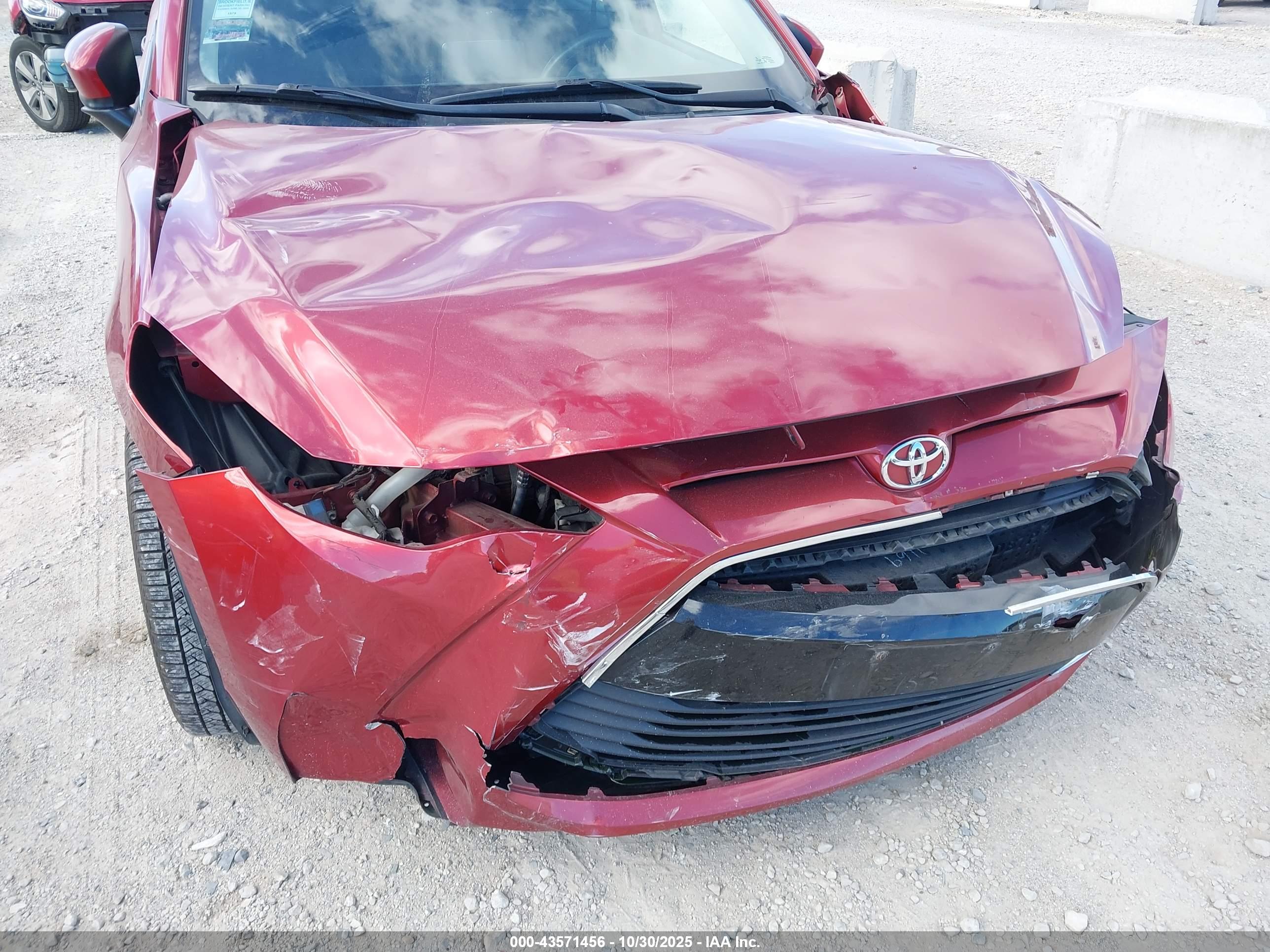 TOYOTA YARIS image 6