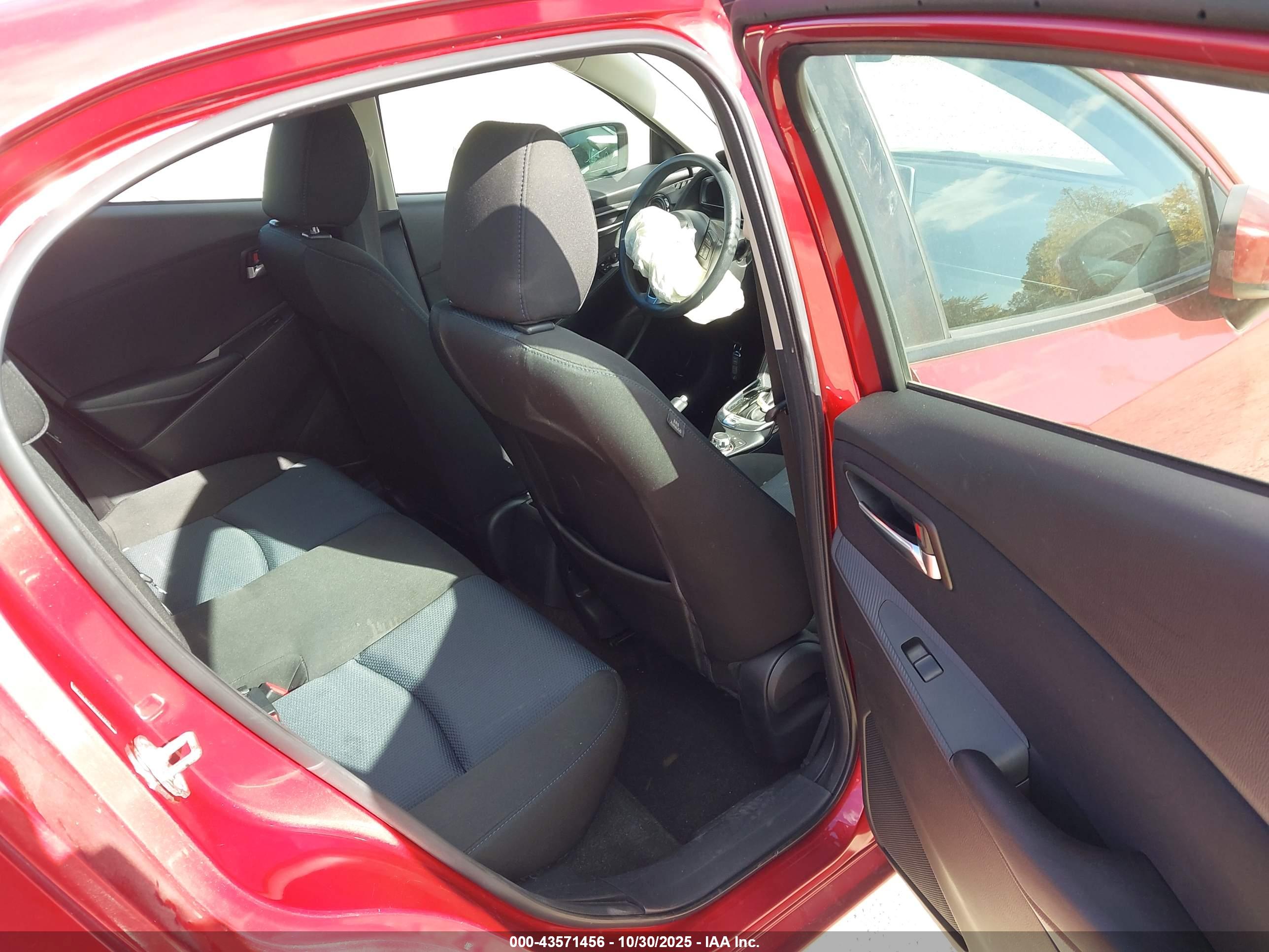 TOYOTA YARIS image 8