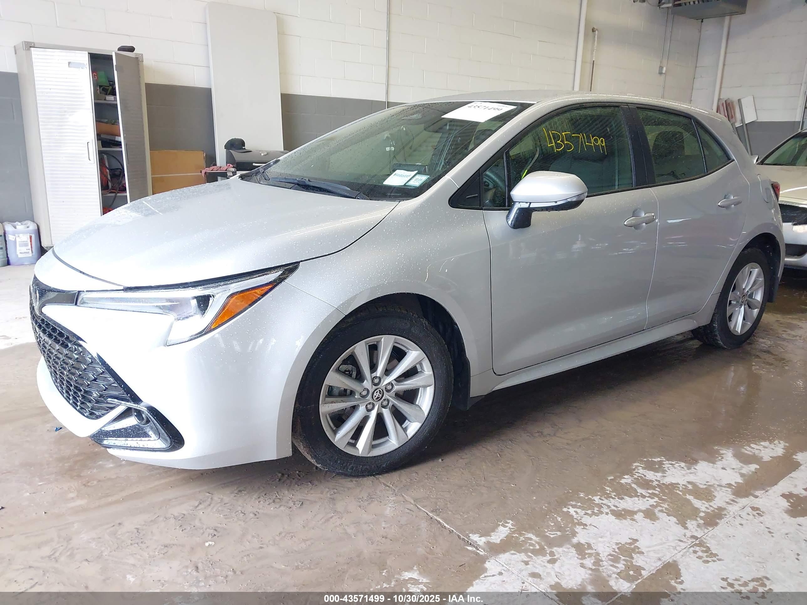 TOYOTA COROLLA image 2