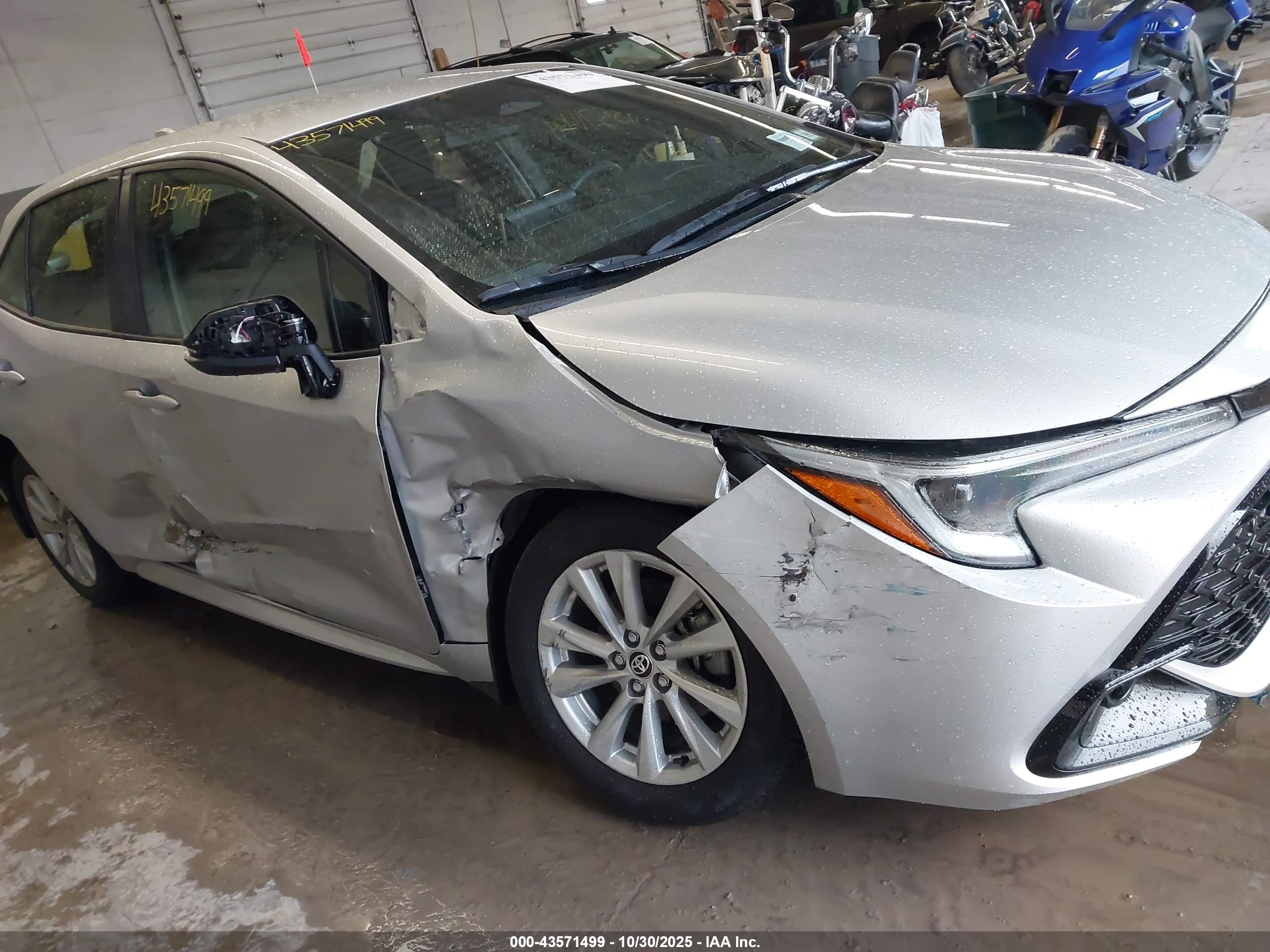 TOYOTA COROLLA image 6