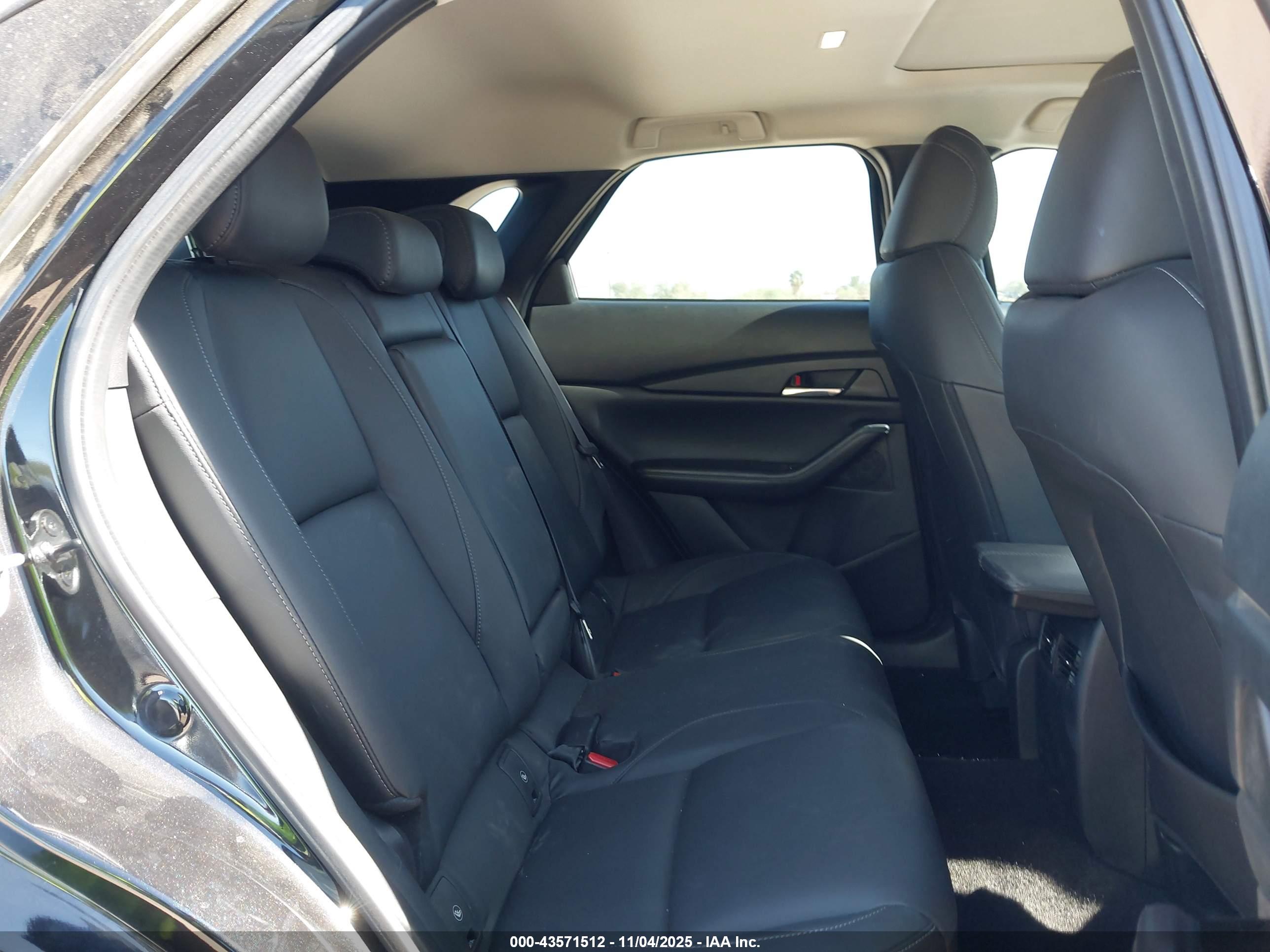 MAZDA CX-30 image 8