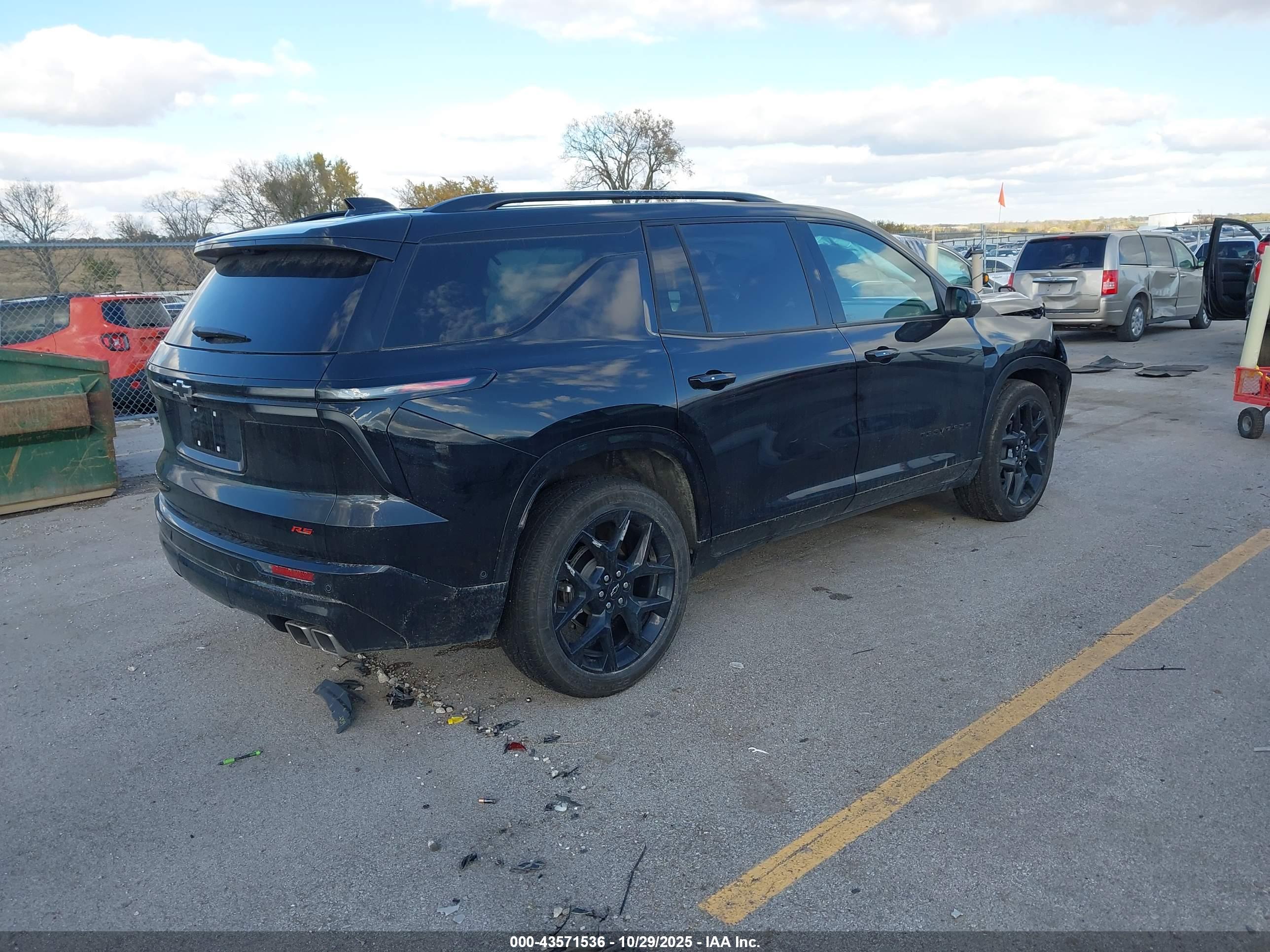 CHEVROLET TRAVERSE image 4