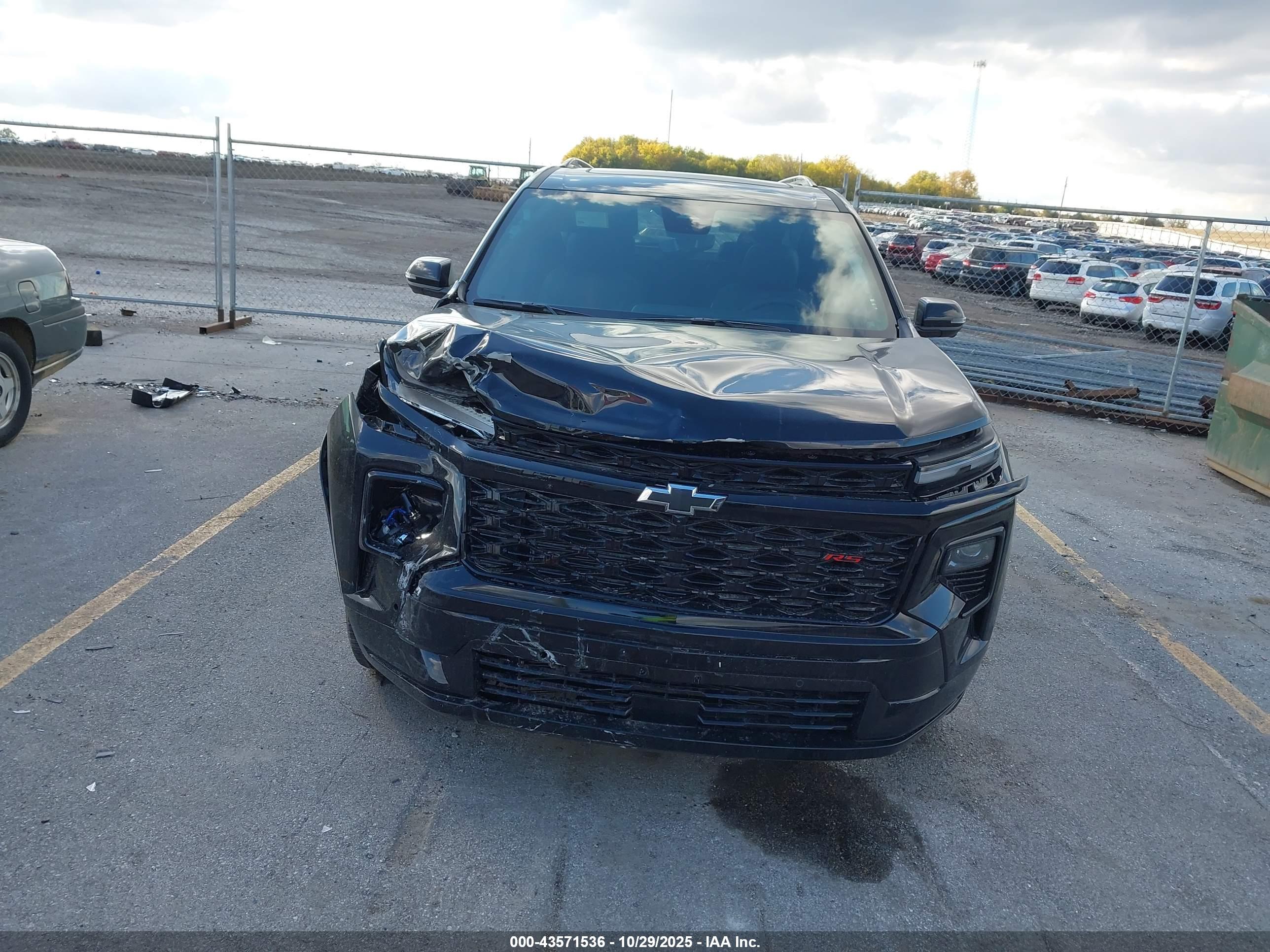 CHEVROLET TRAVERSE image 6