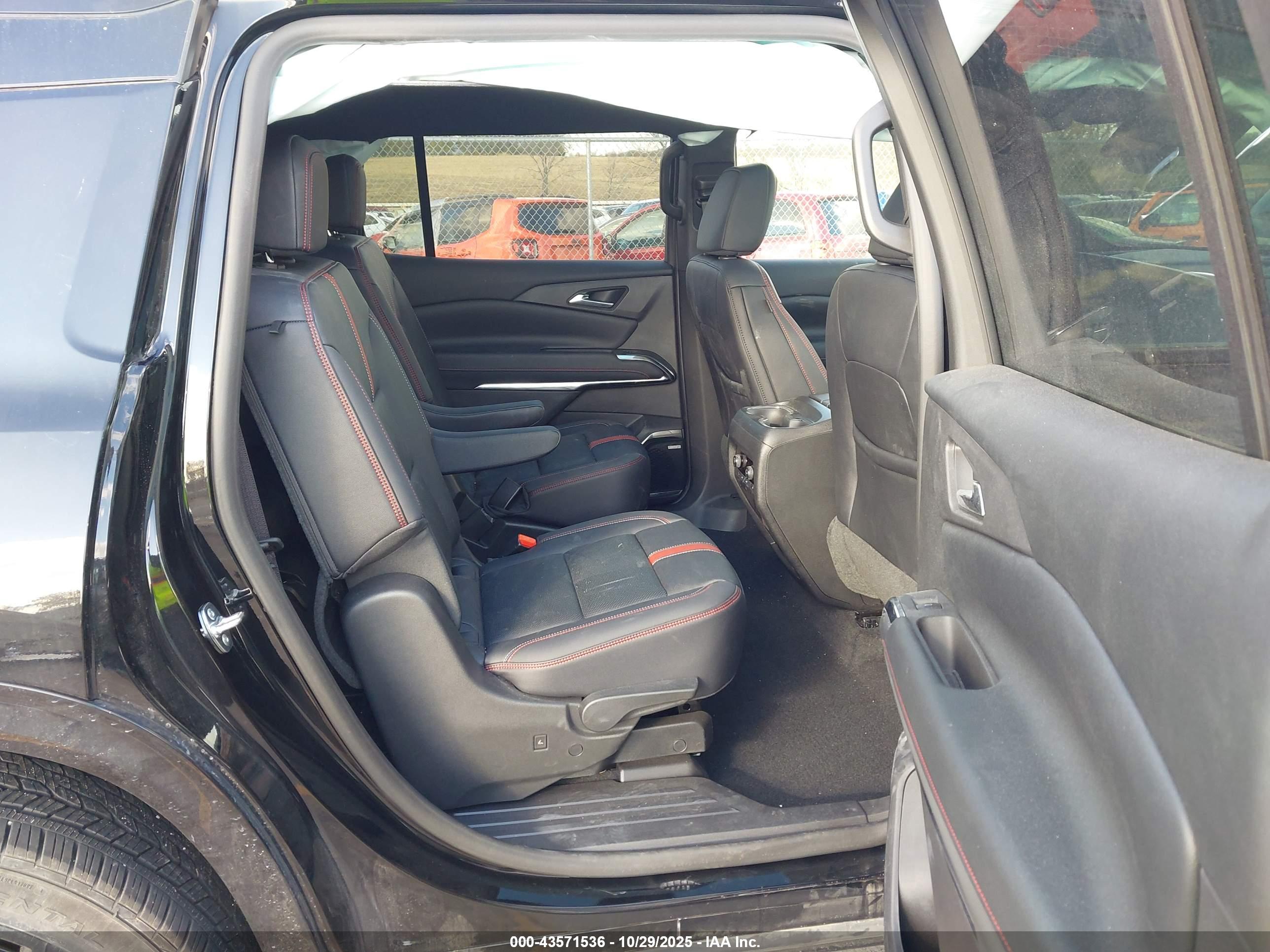 CHEVROLET TRAVERSE image 8