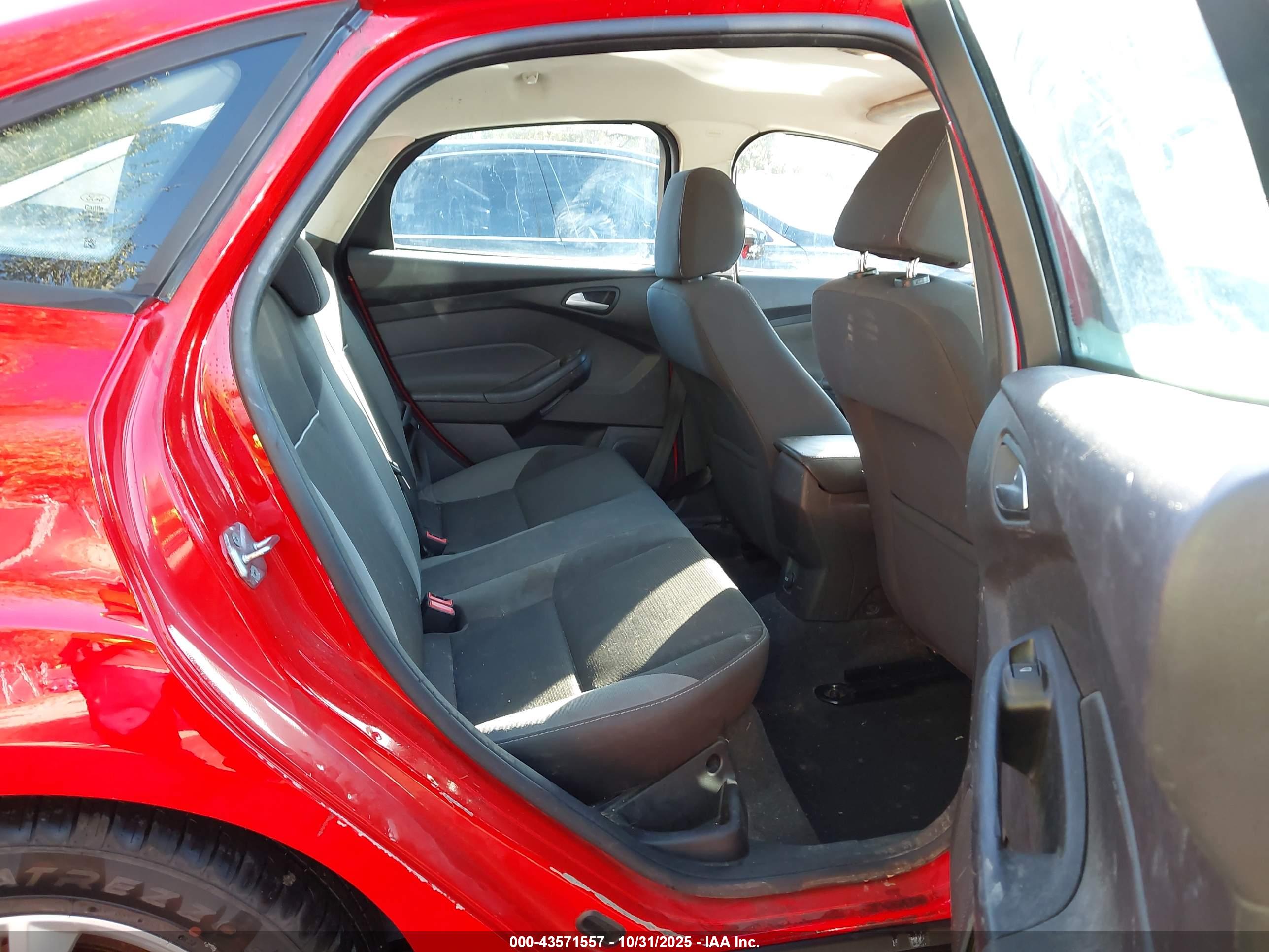FORD FOCUS image 8