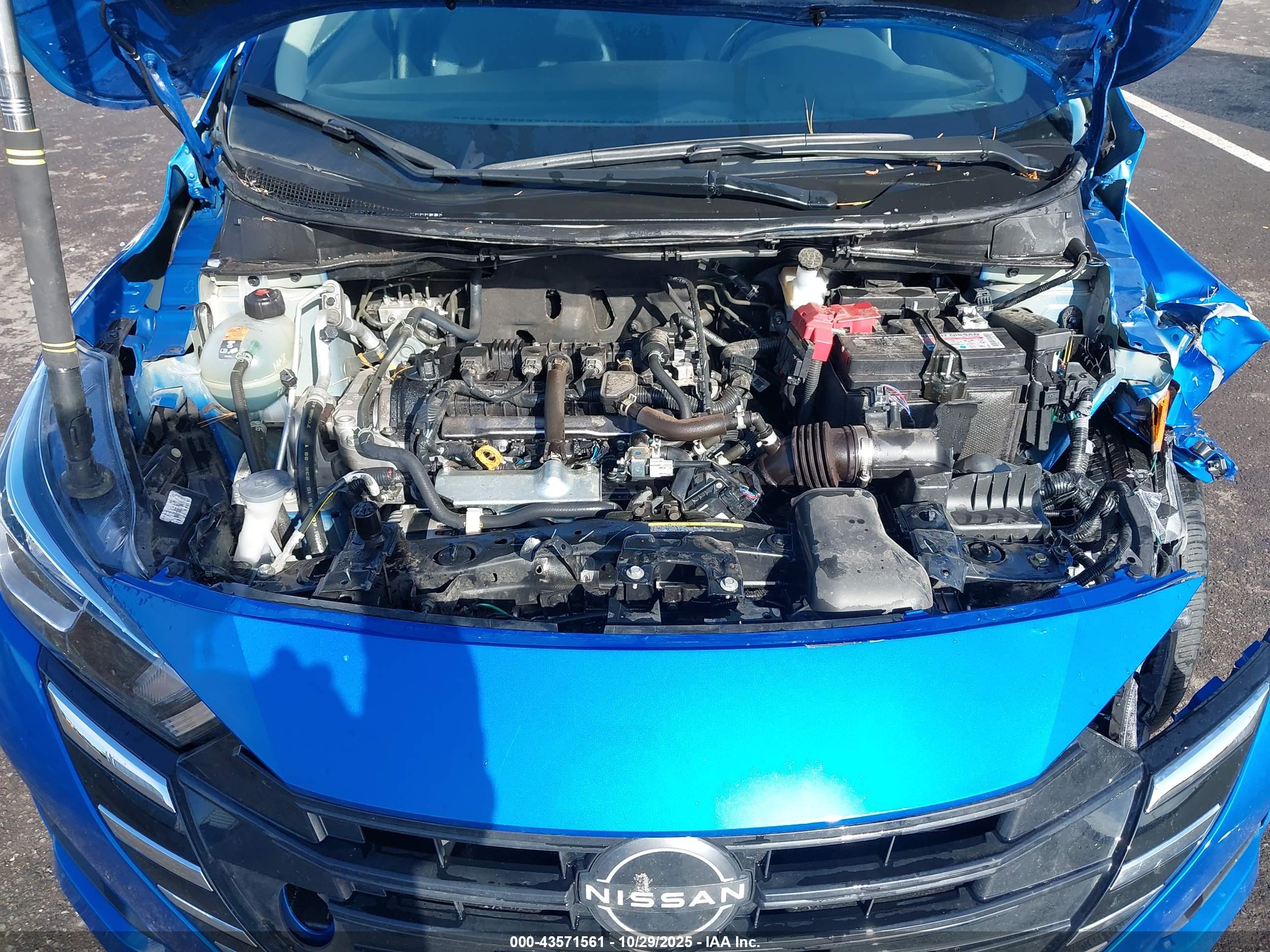 NISSAN VERSA image 10
