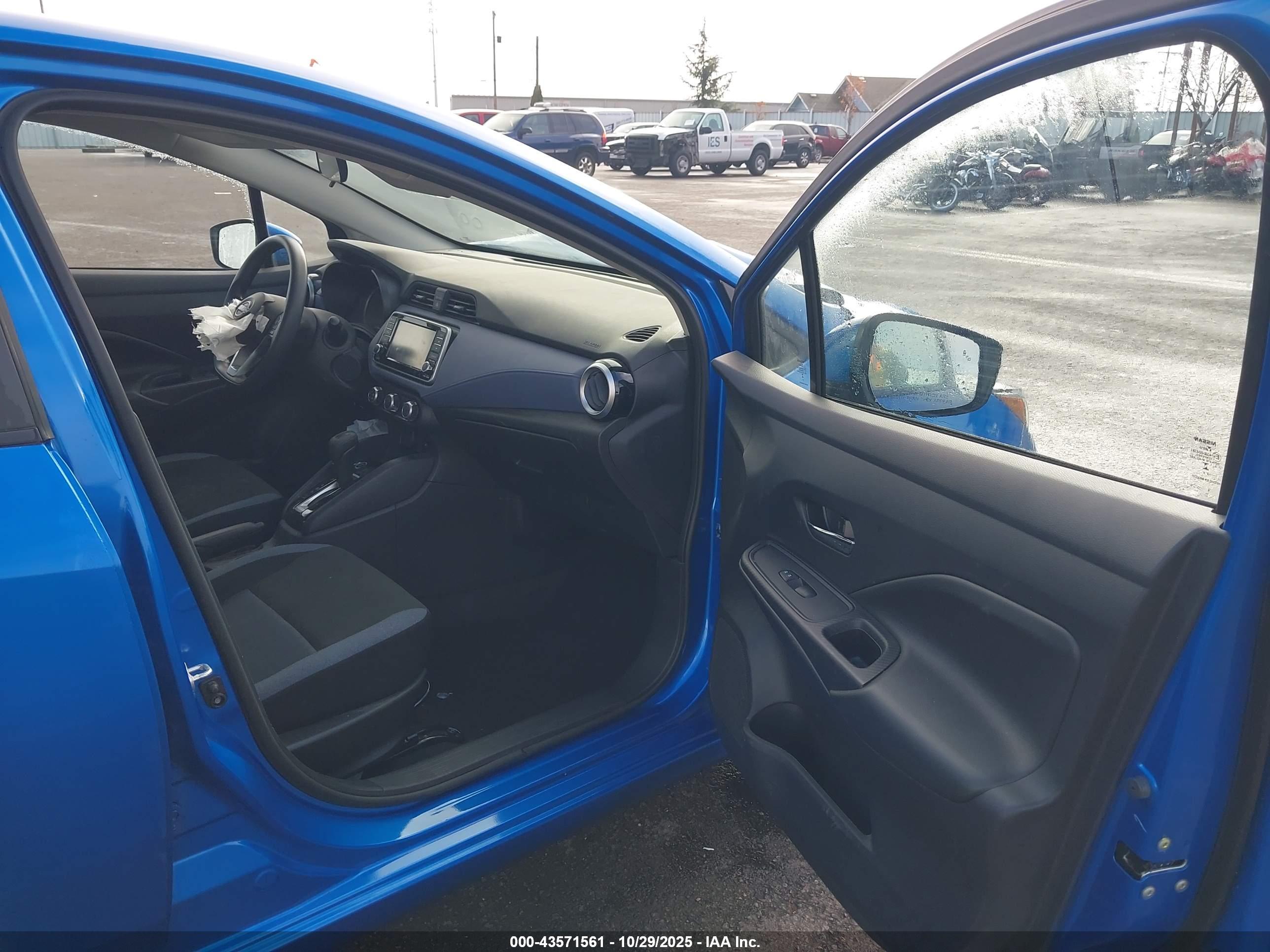 NISSAN VERSA image 5