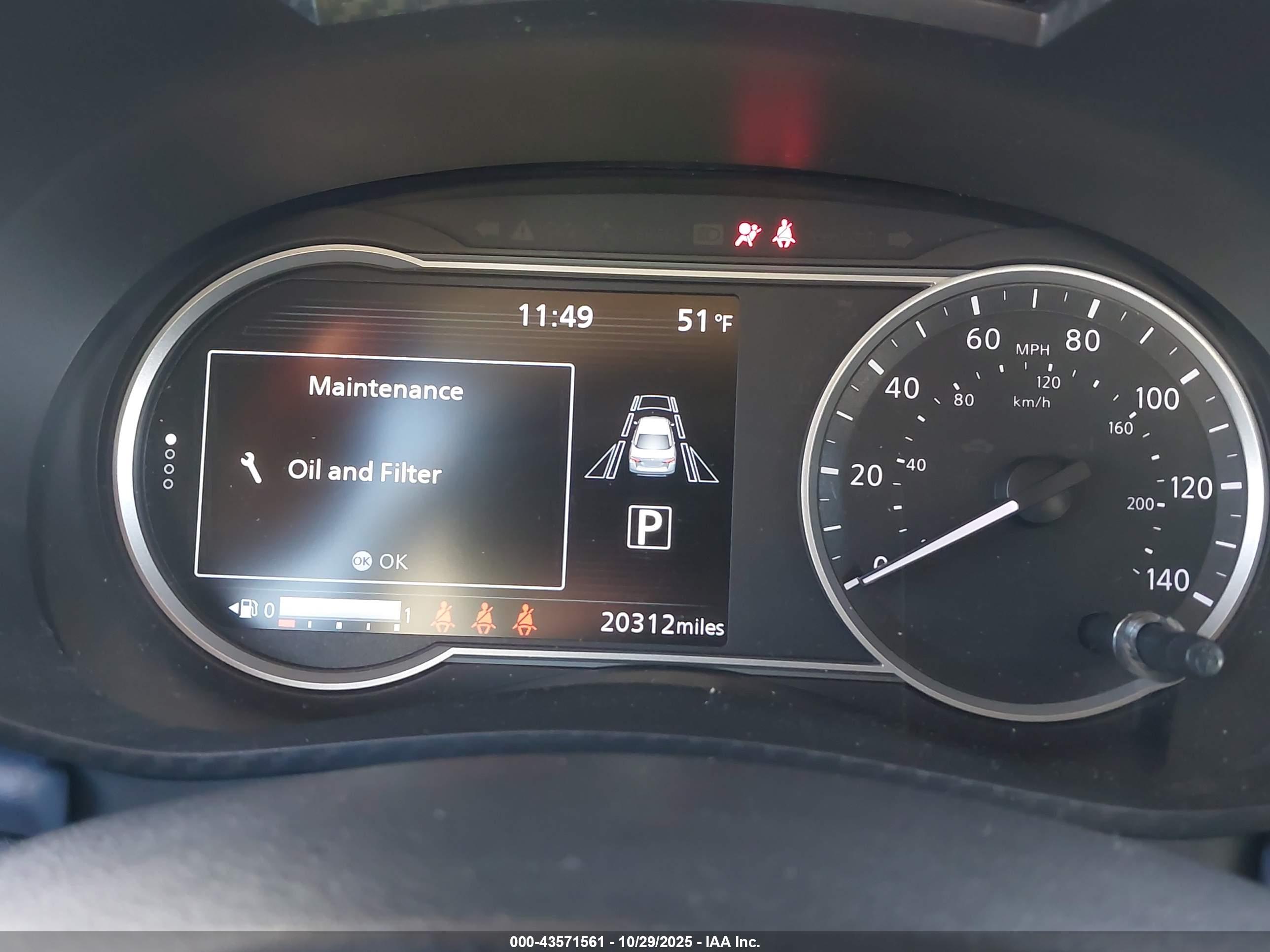 NISSAN VERSA image 7