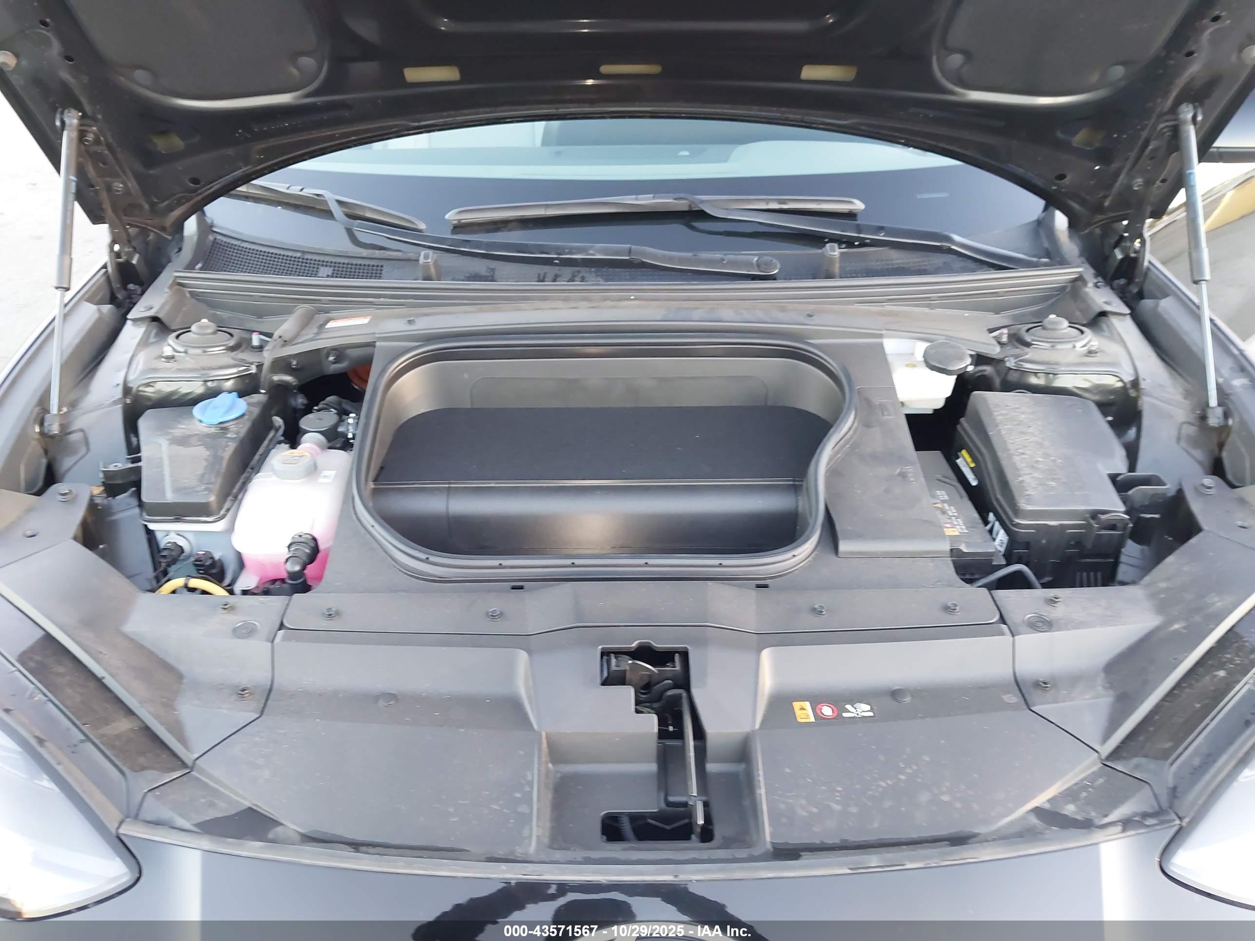 HYUNDAI IONIQ image 10