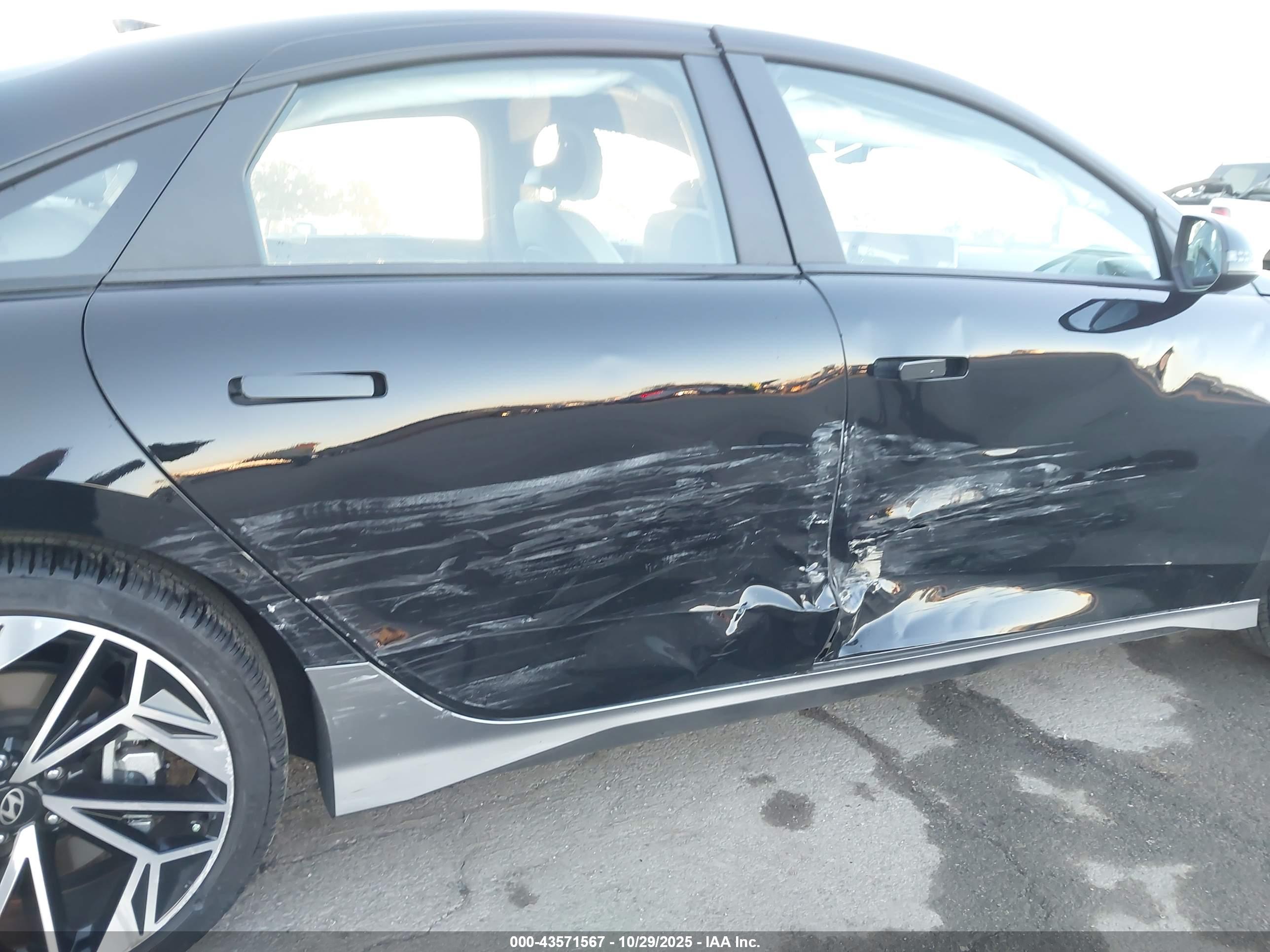 HYUNDAI IONIQ image 6