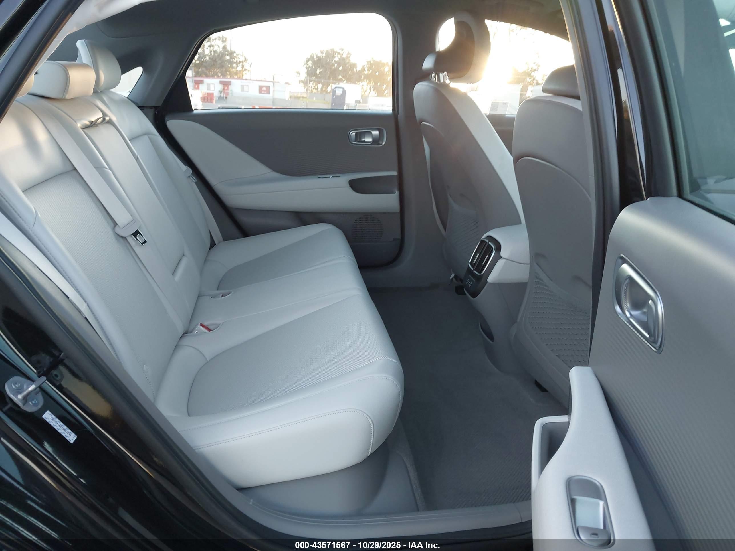 HYUNDAI IONIQ image 8