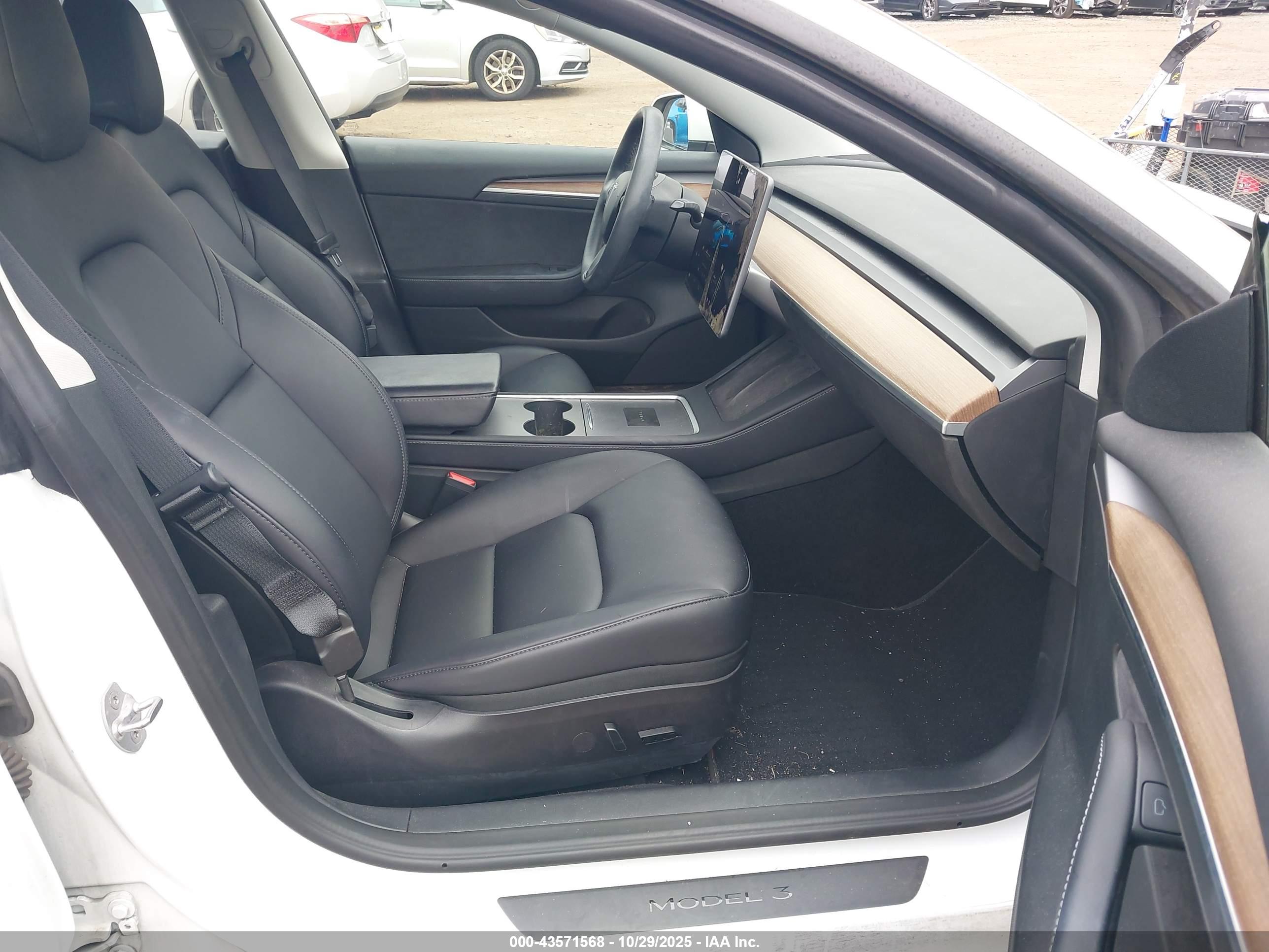 TESLA MODEL image 5
