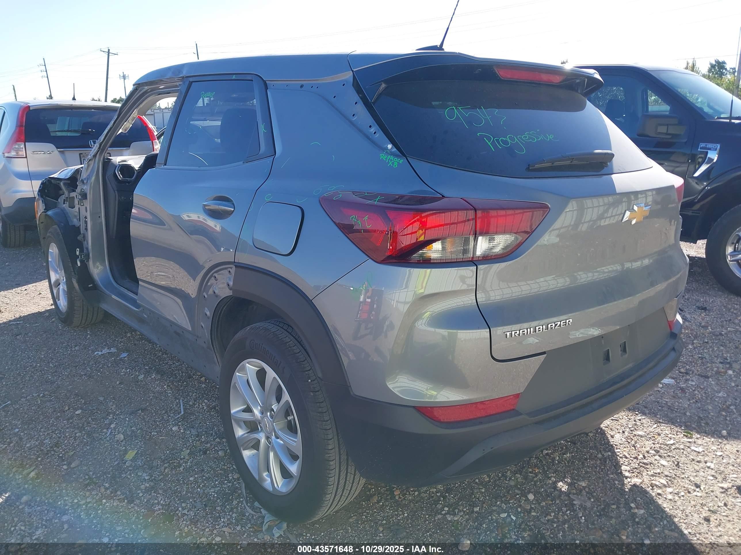 CHEVROLET TRAILBLAZER image 3