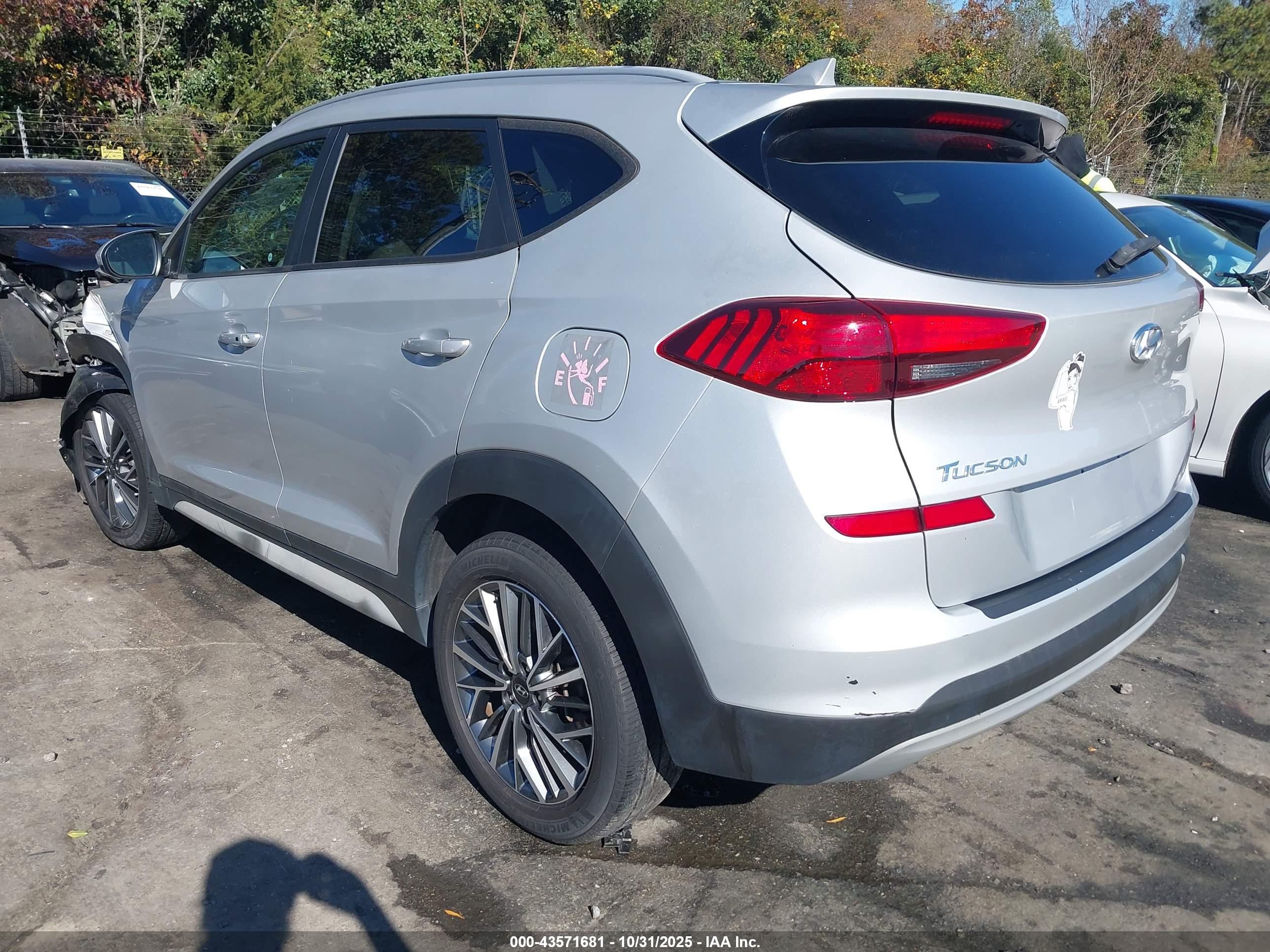HYUNDAI TUCSON image 3