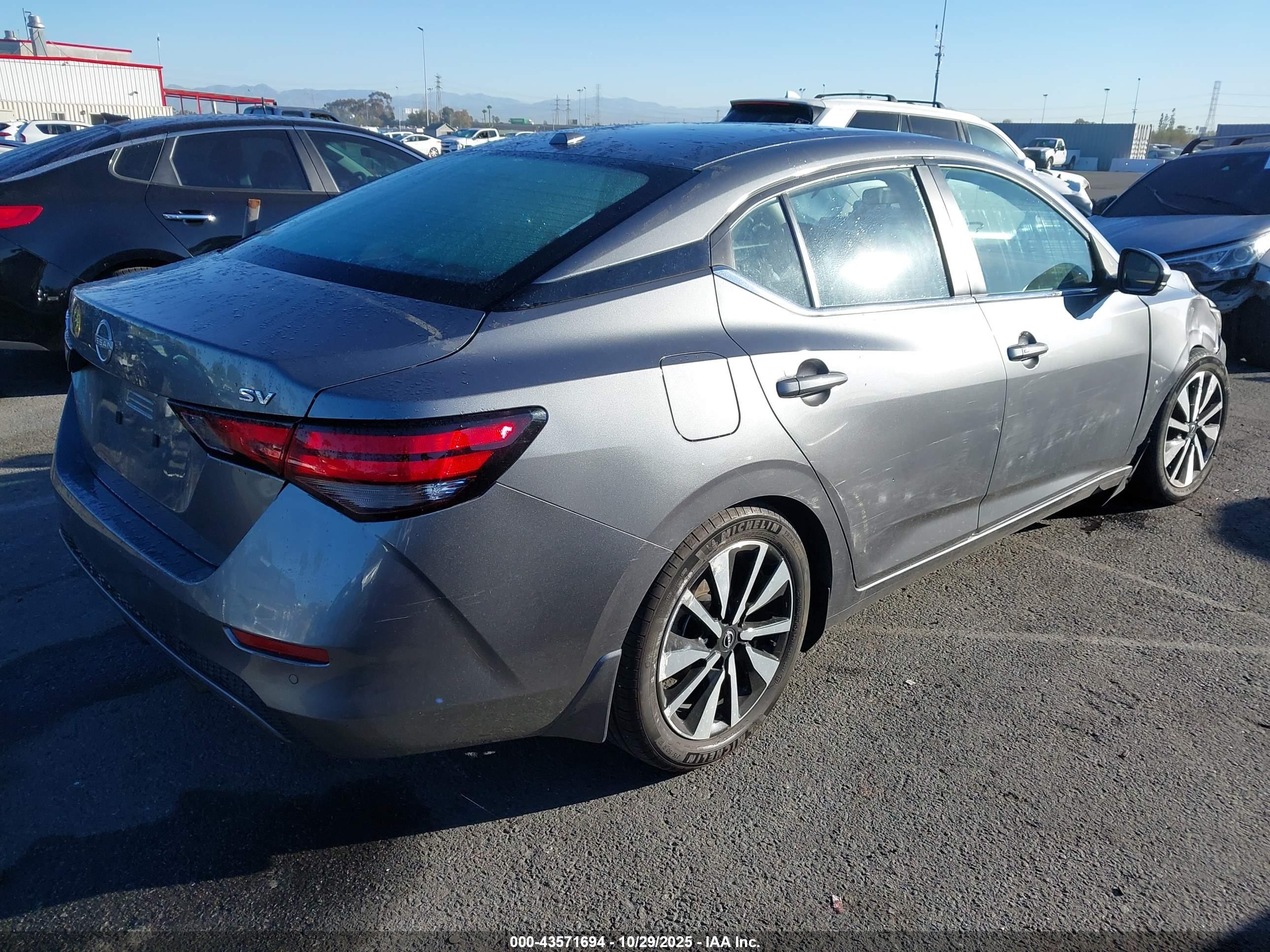 NISSAN SENTRA image 4