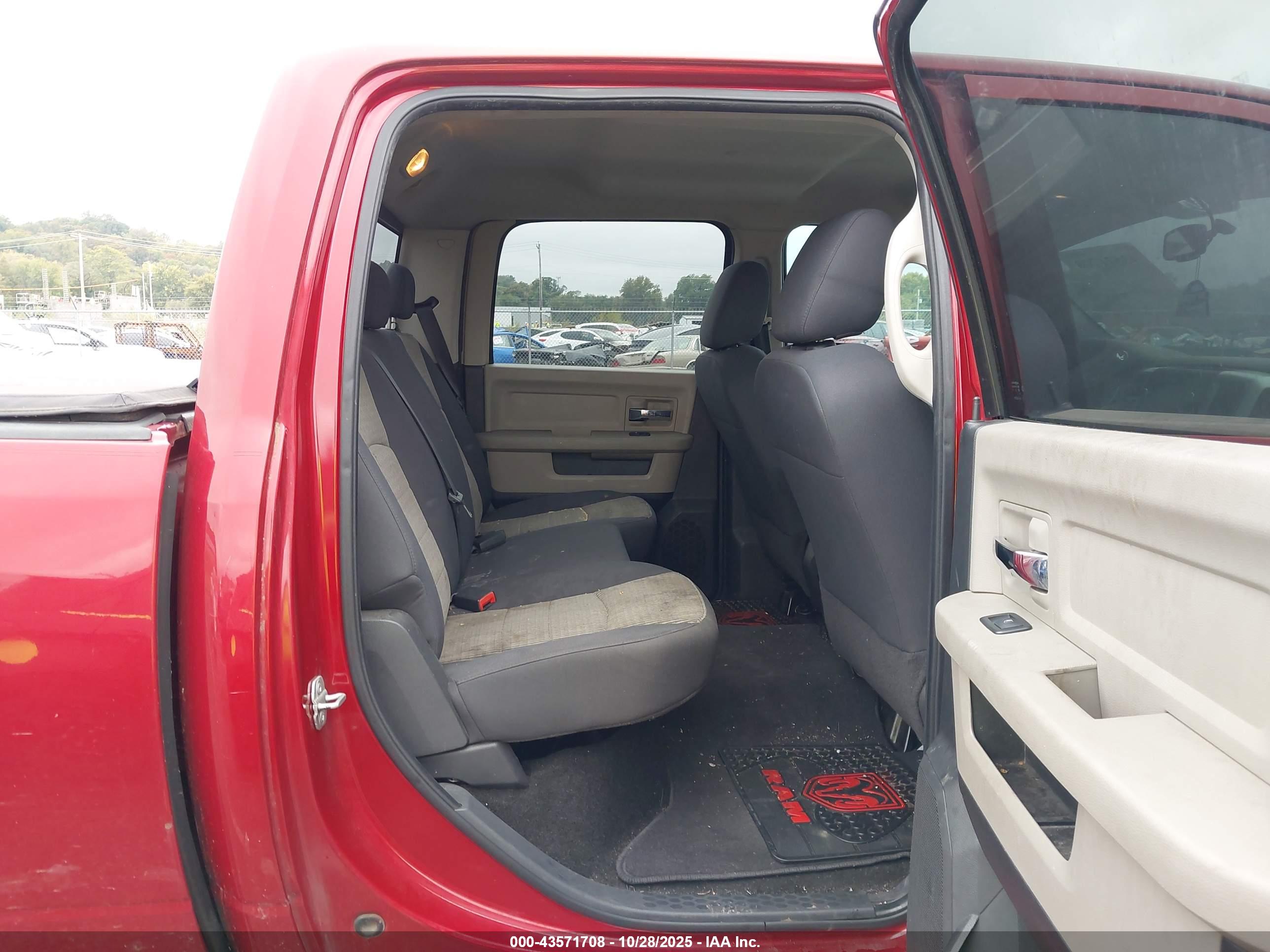 DODGE RAM image 8