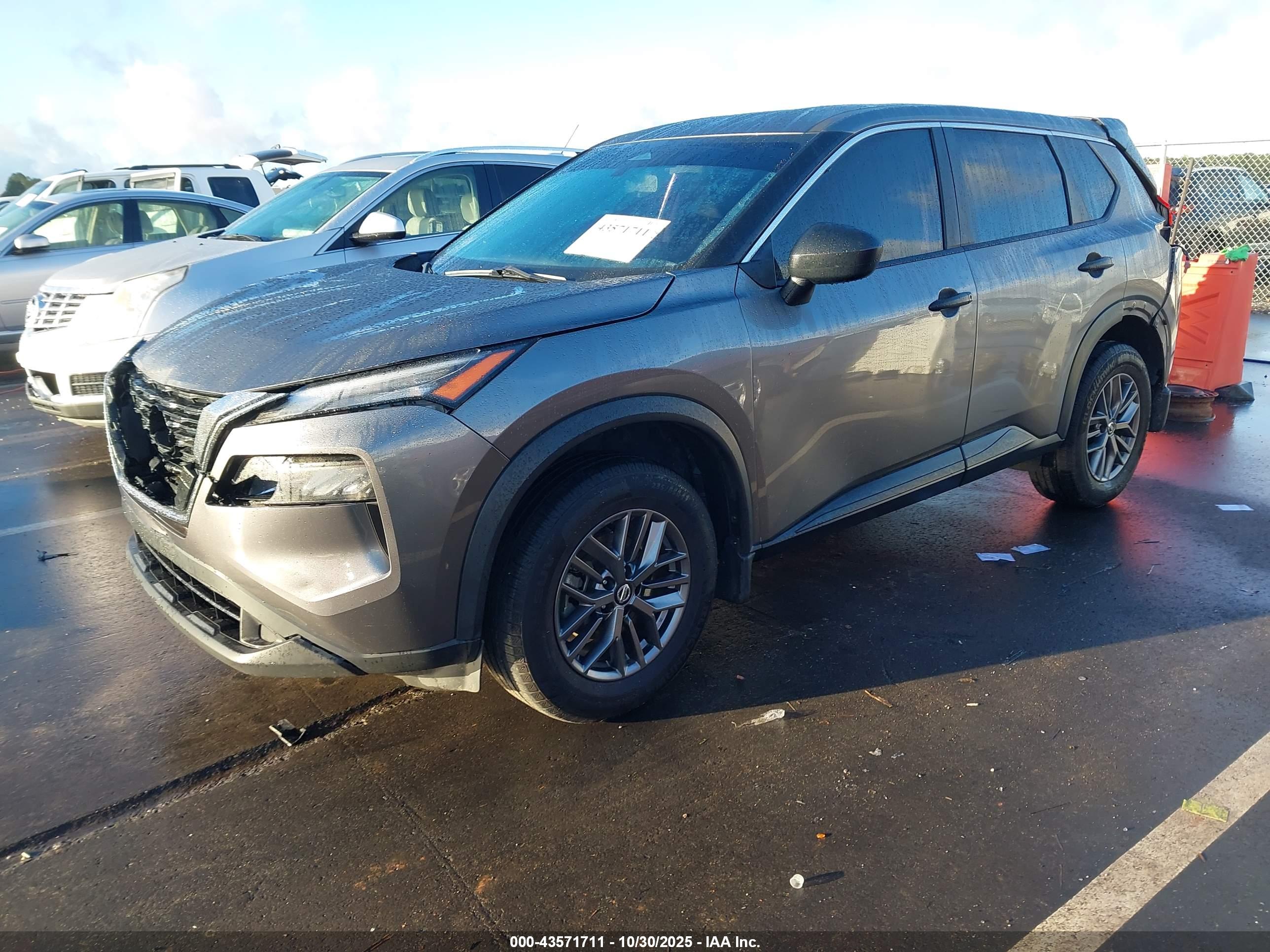 NISSAN ROGUE image 2