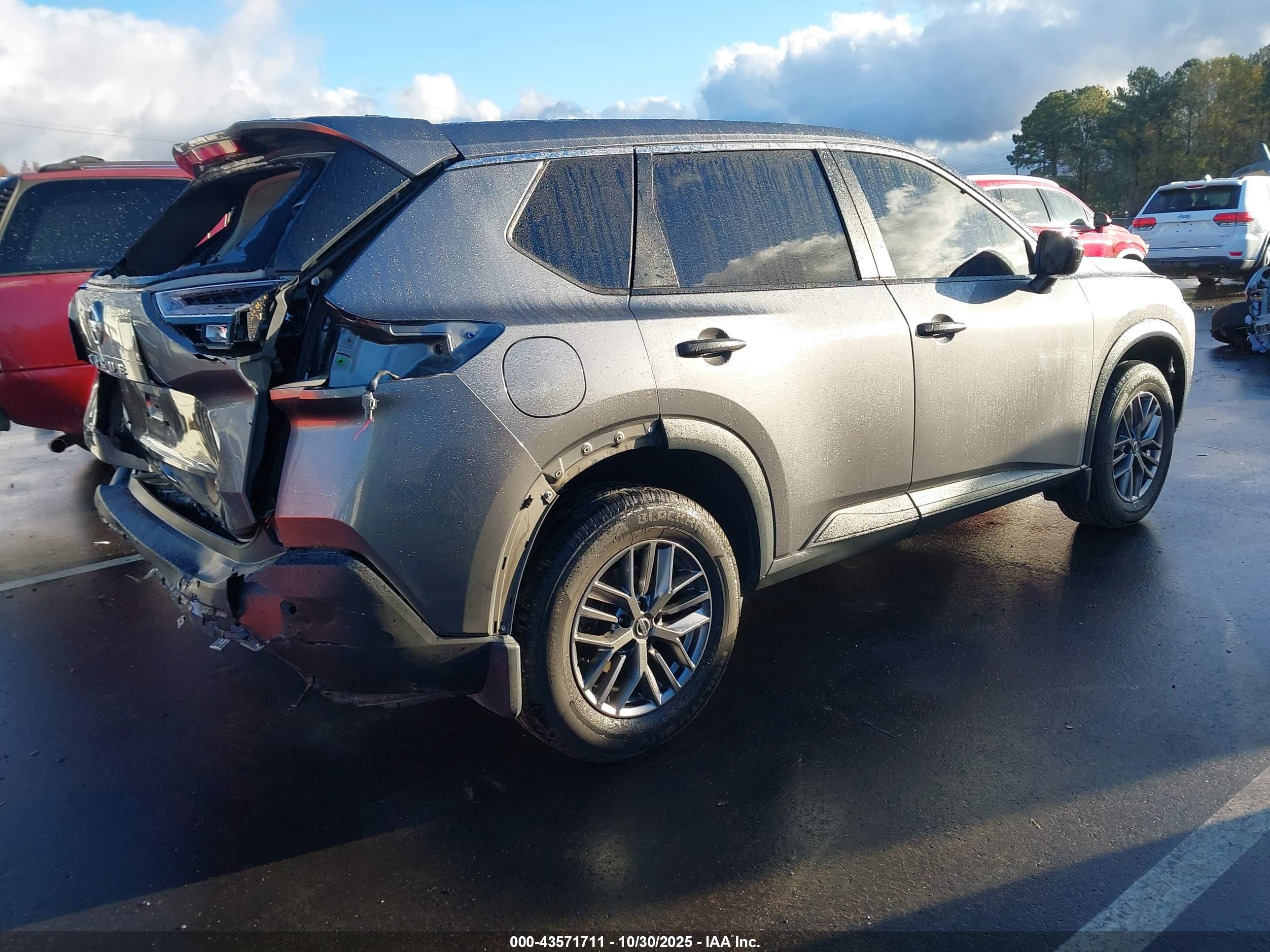 NISSAN ROGUE image 4