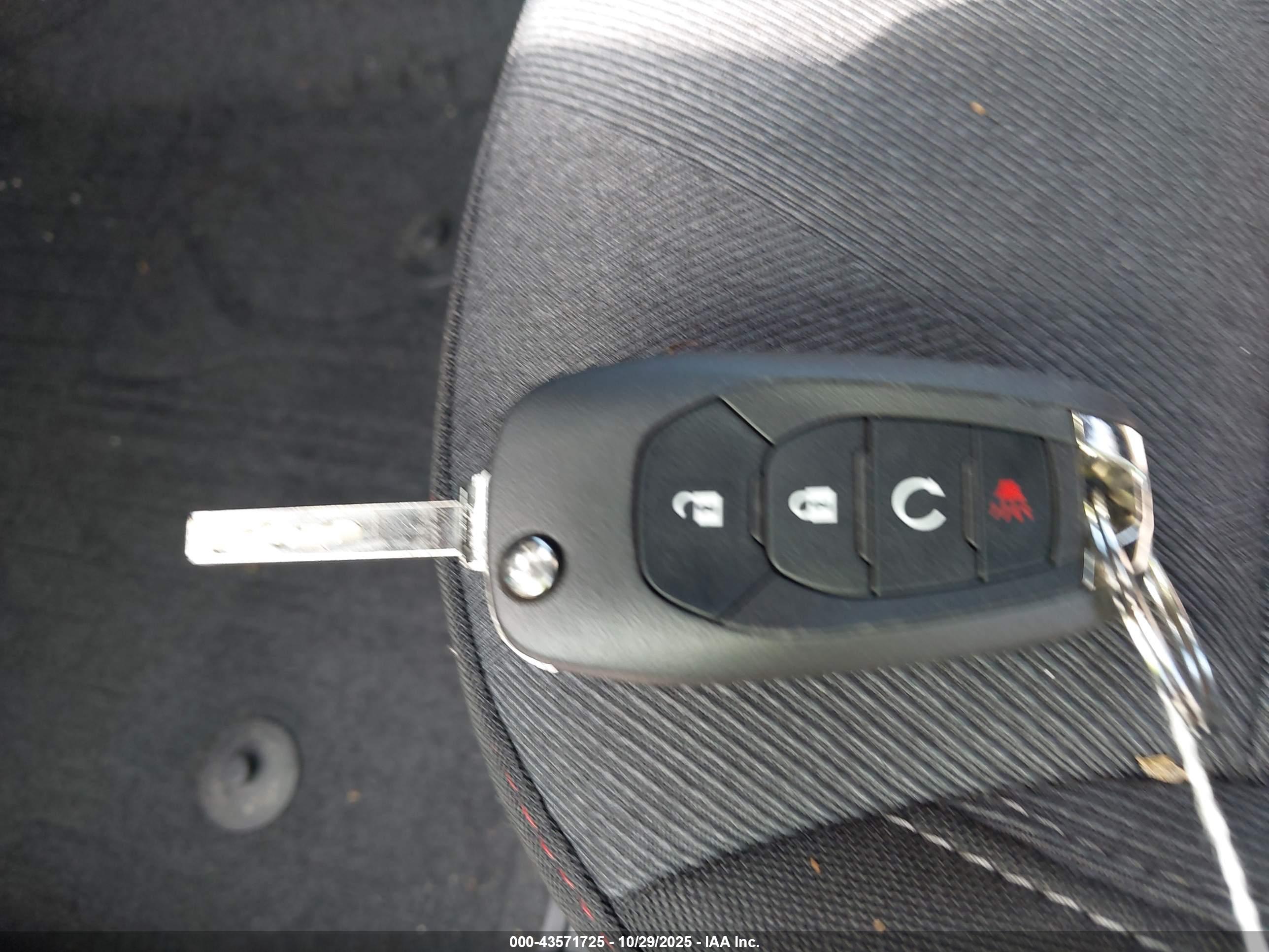 CHEVROLET TRAX image 11