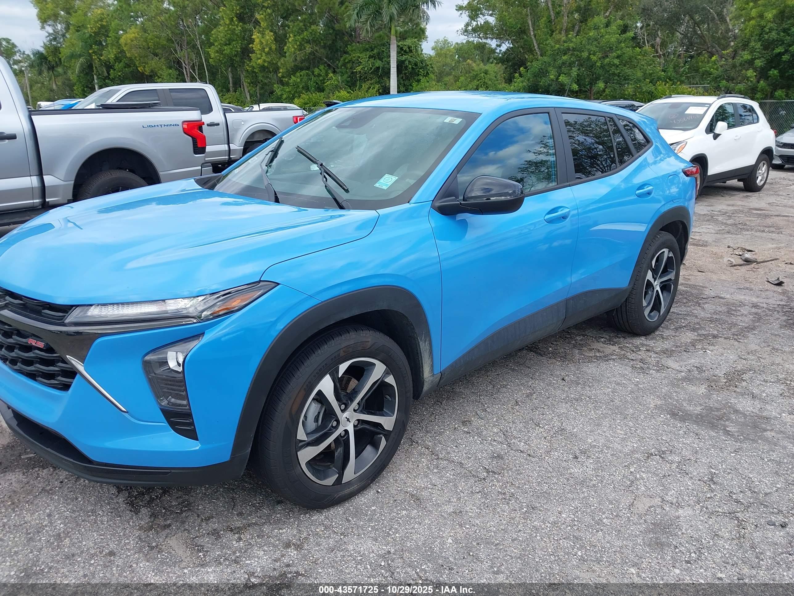 CHEVROLET TRAX image 2
