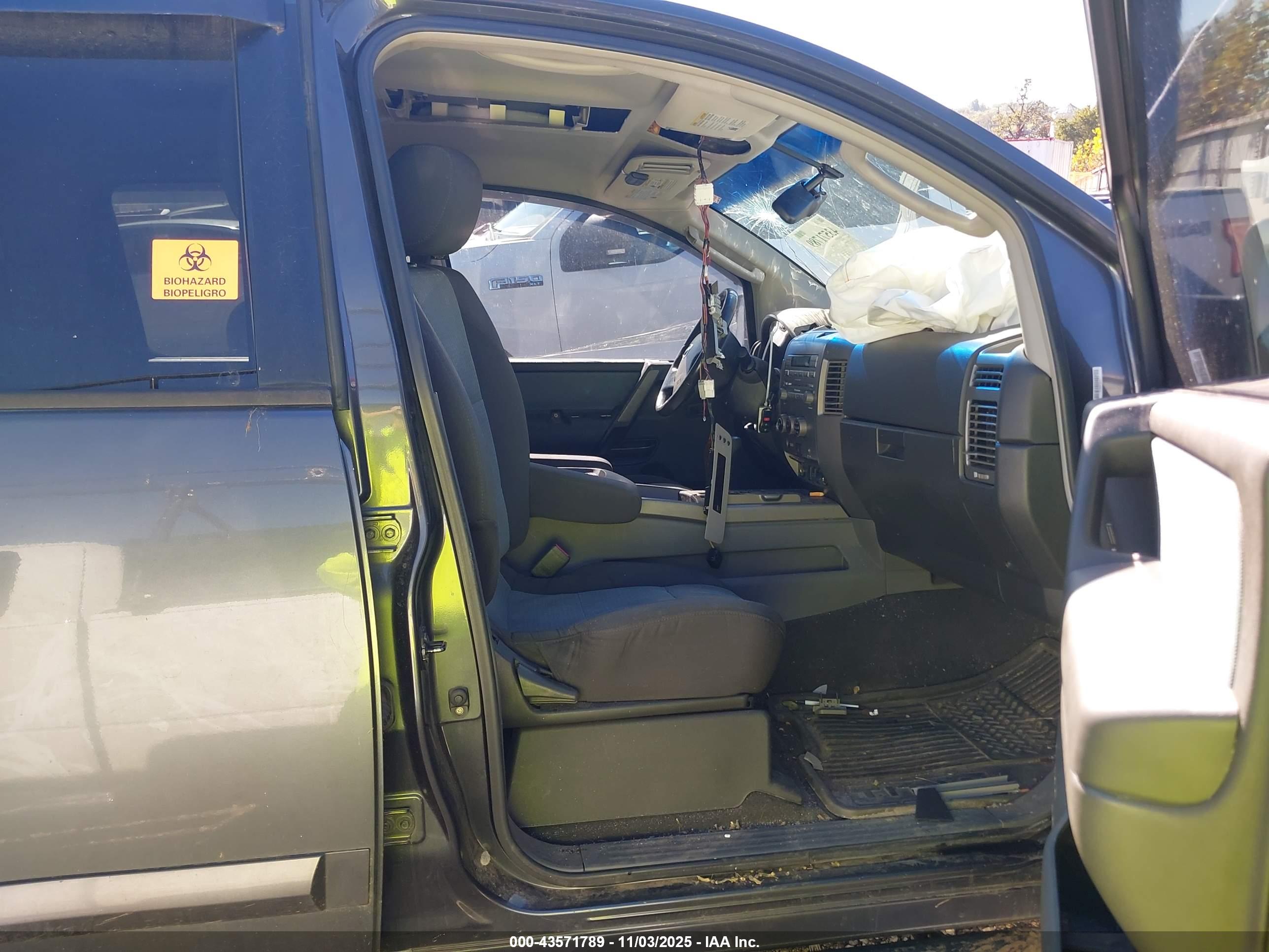 NISSAN TITAN image 5