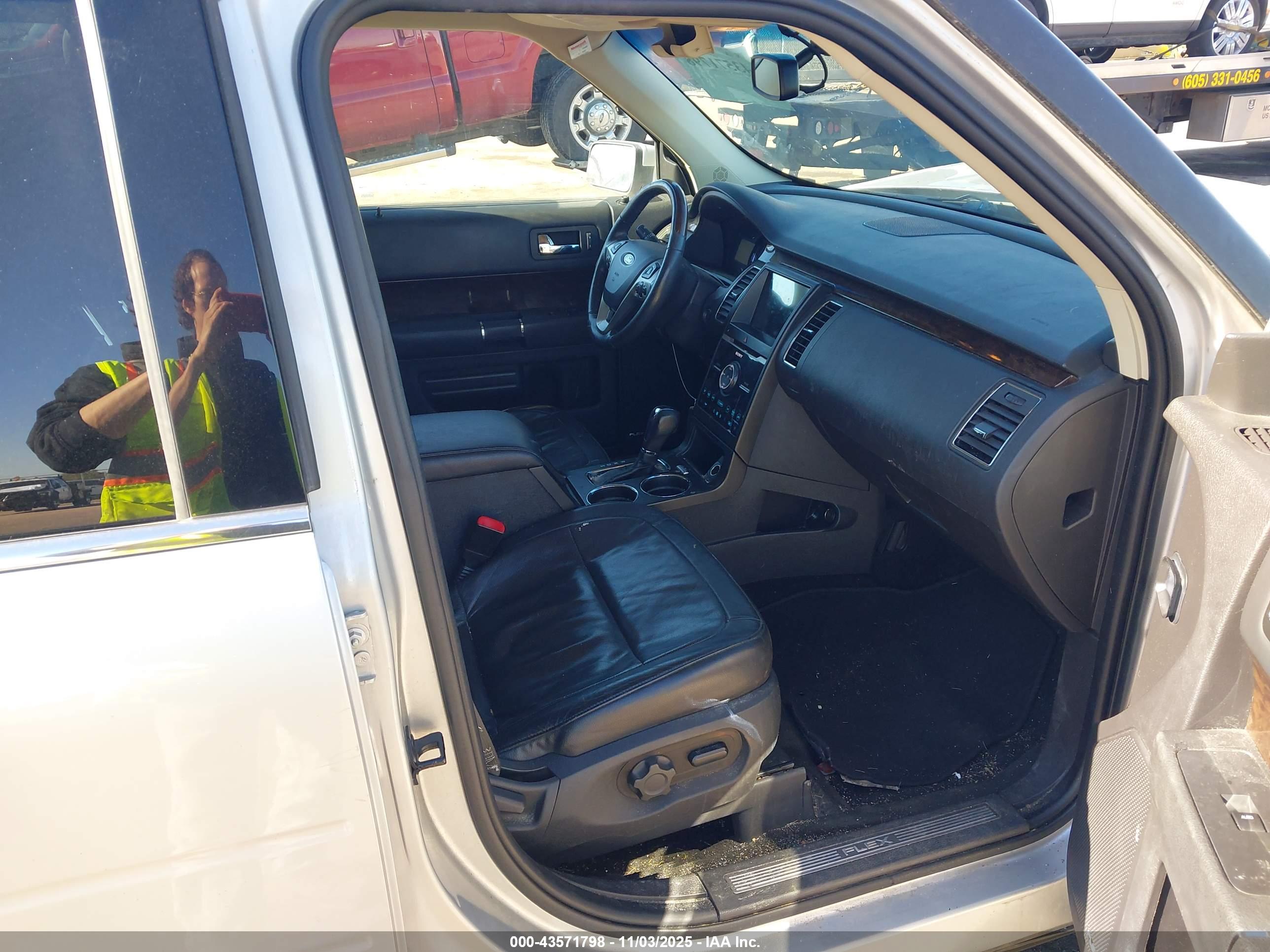FORD FLEX image 5