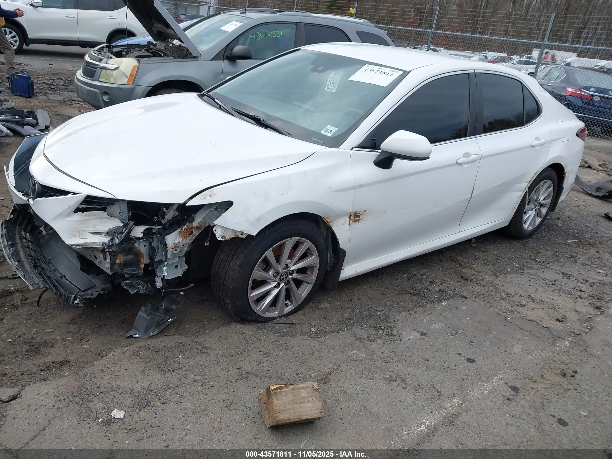 TOYOTA CAMRY image 2