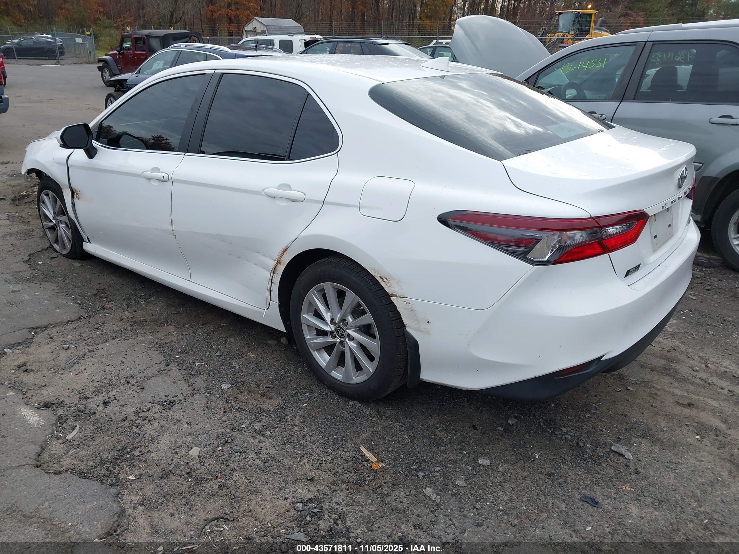 TOYOTA CAMRY image 3