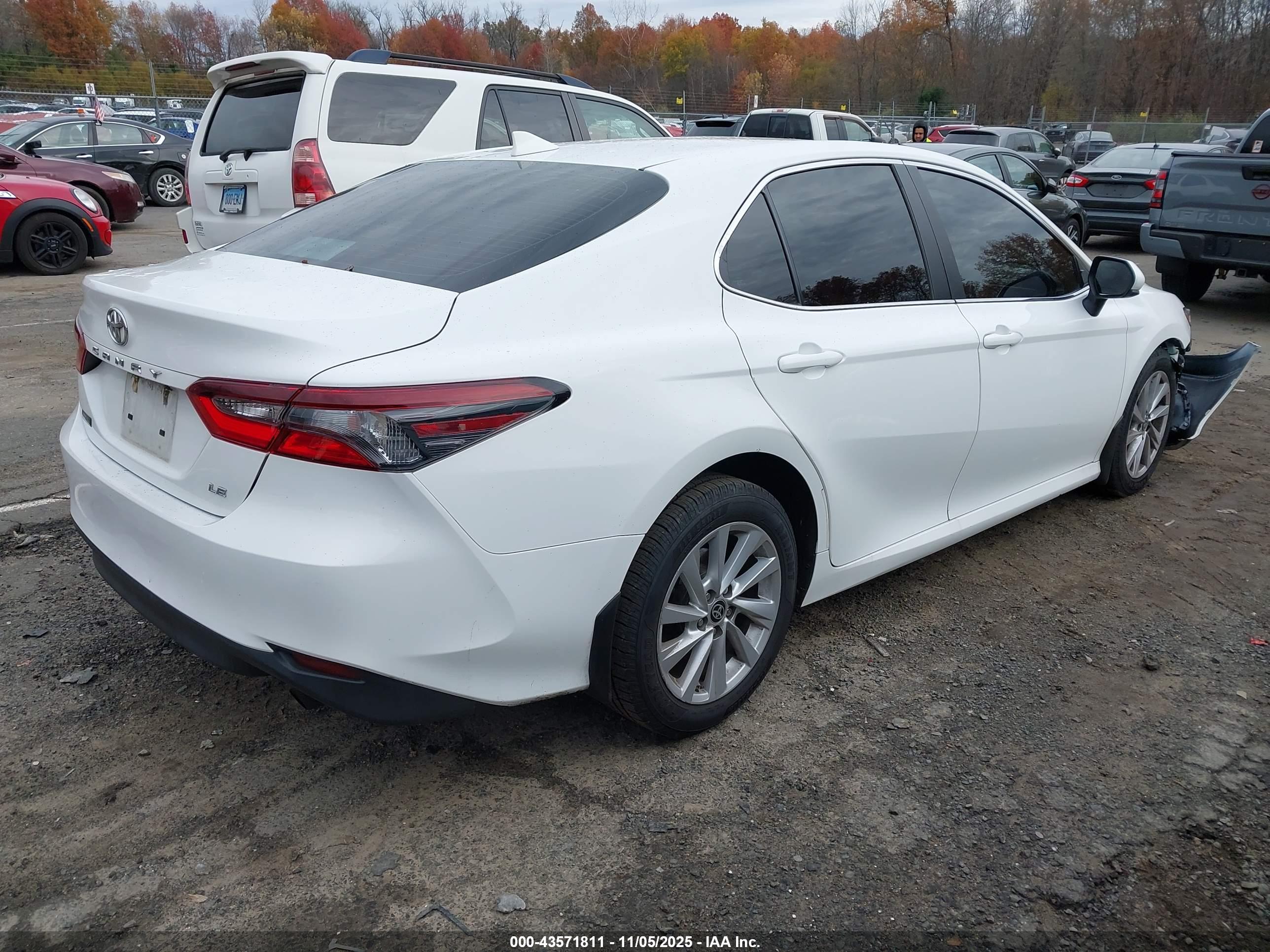 TOYOTA CAMRY image 4