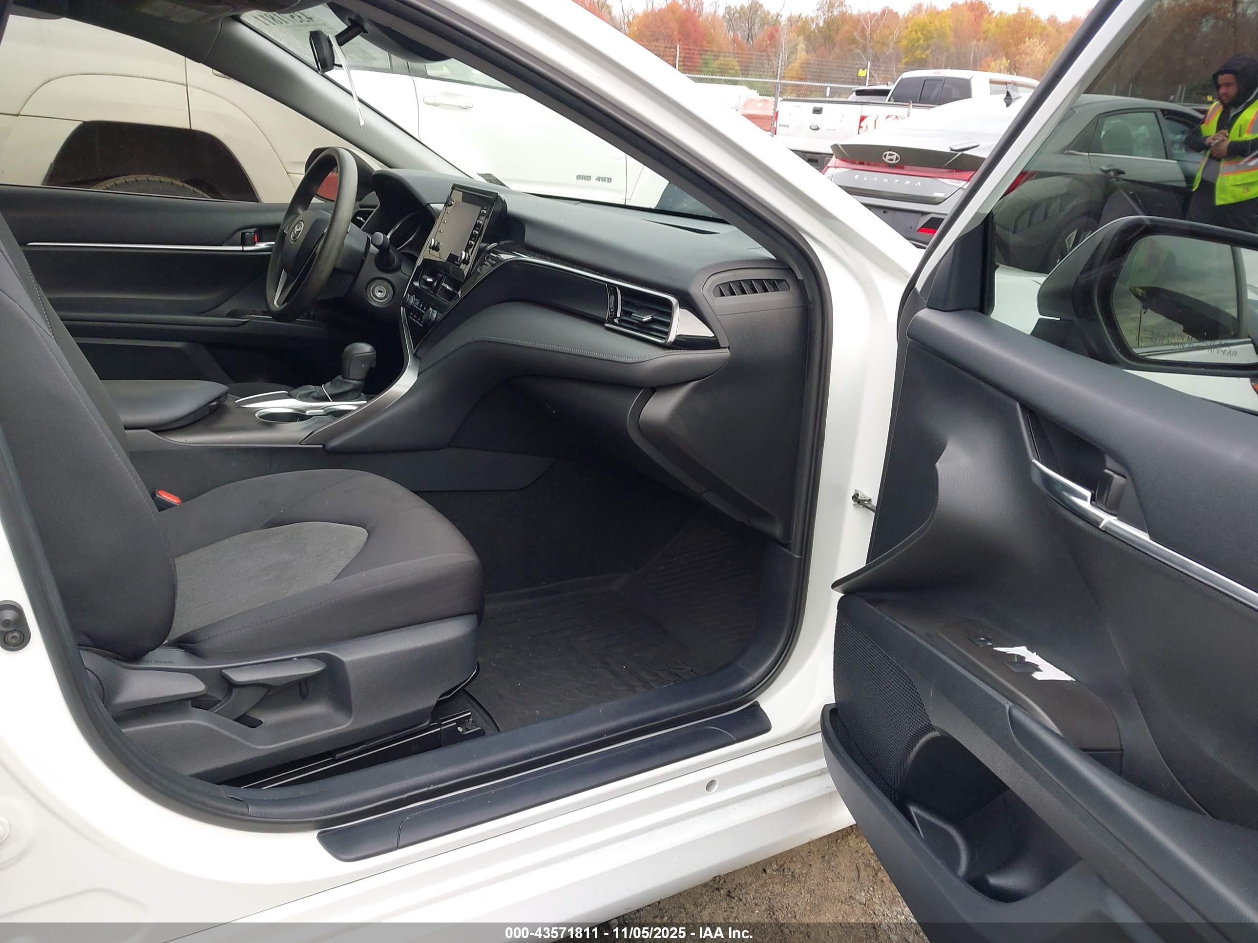 TOYOTA CAMRY image 5