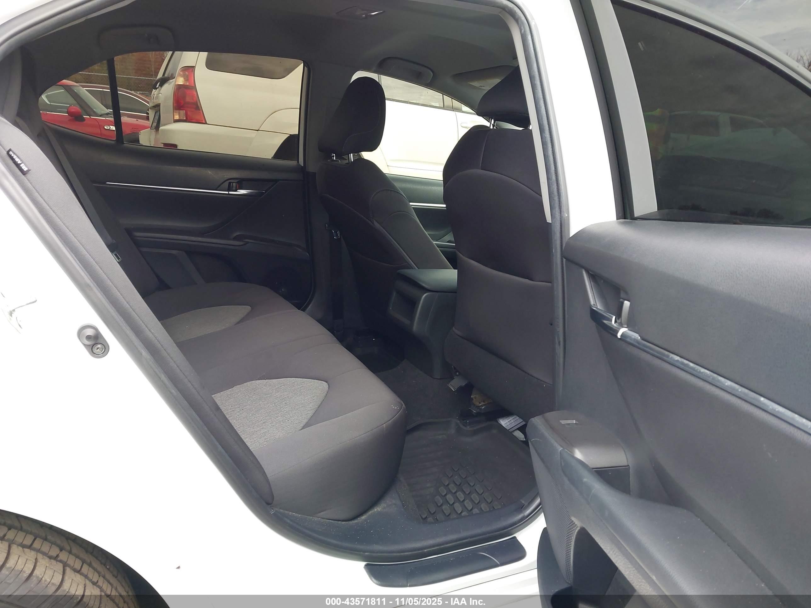 TOYOTA CAMRY image 8