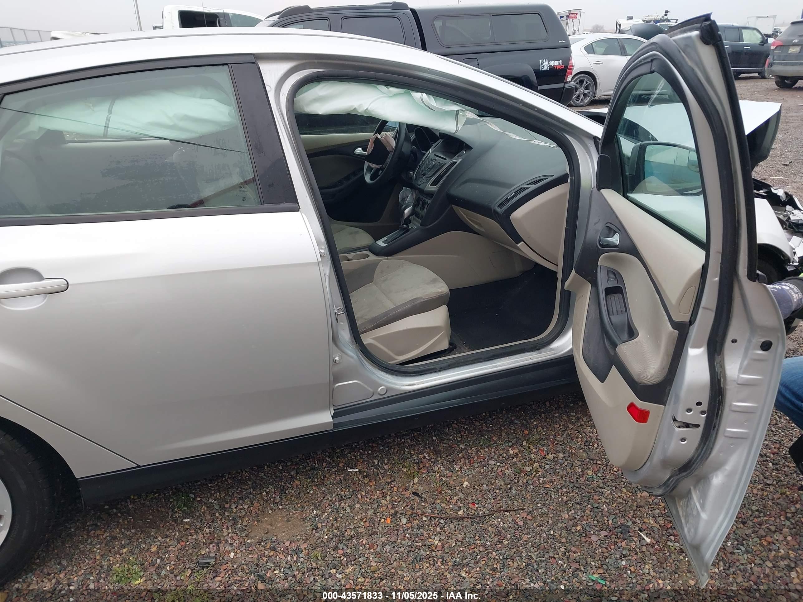 FORD FOCUS image 5