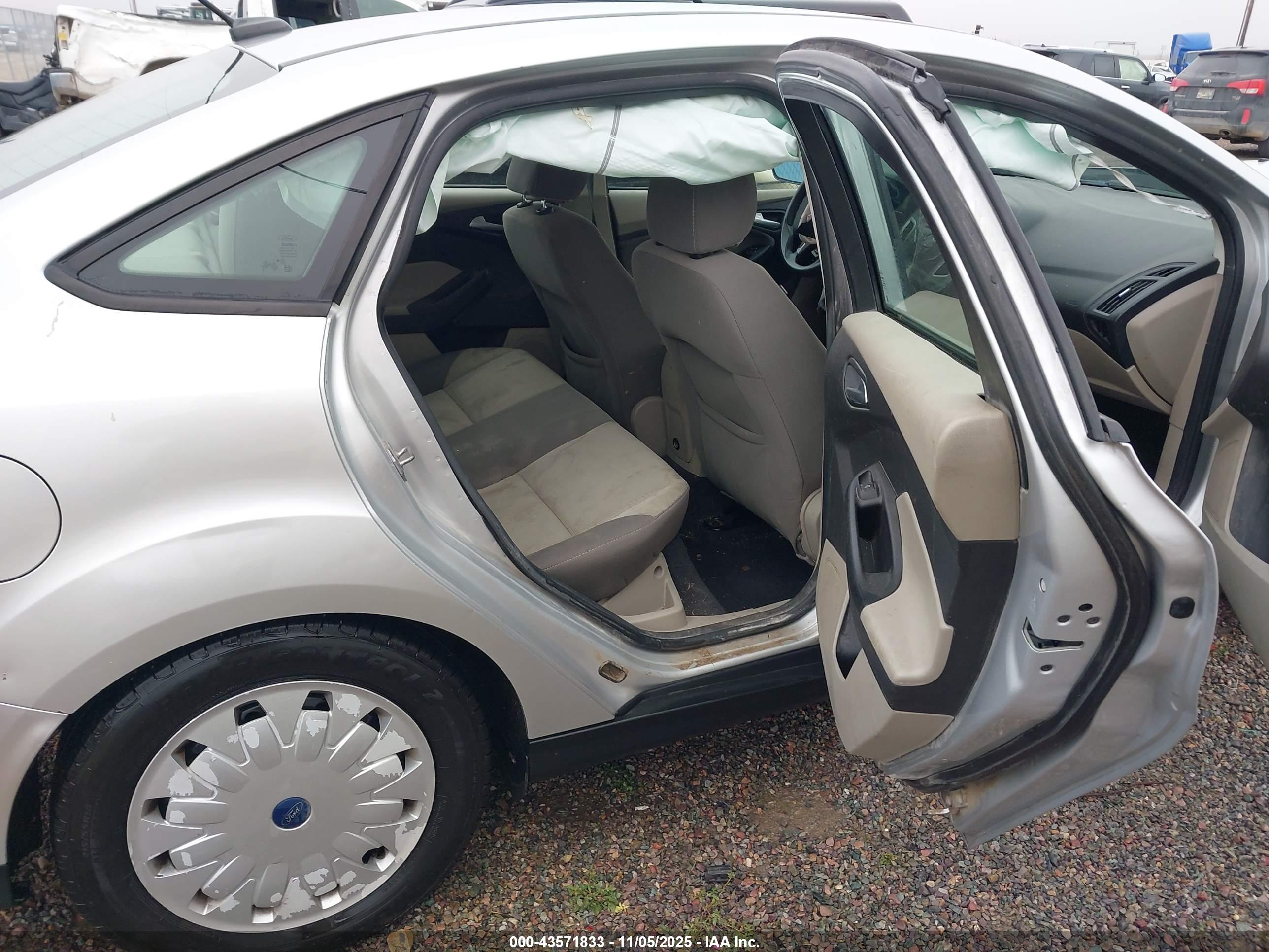 FORD FOCUS image 8