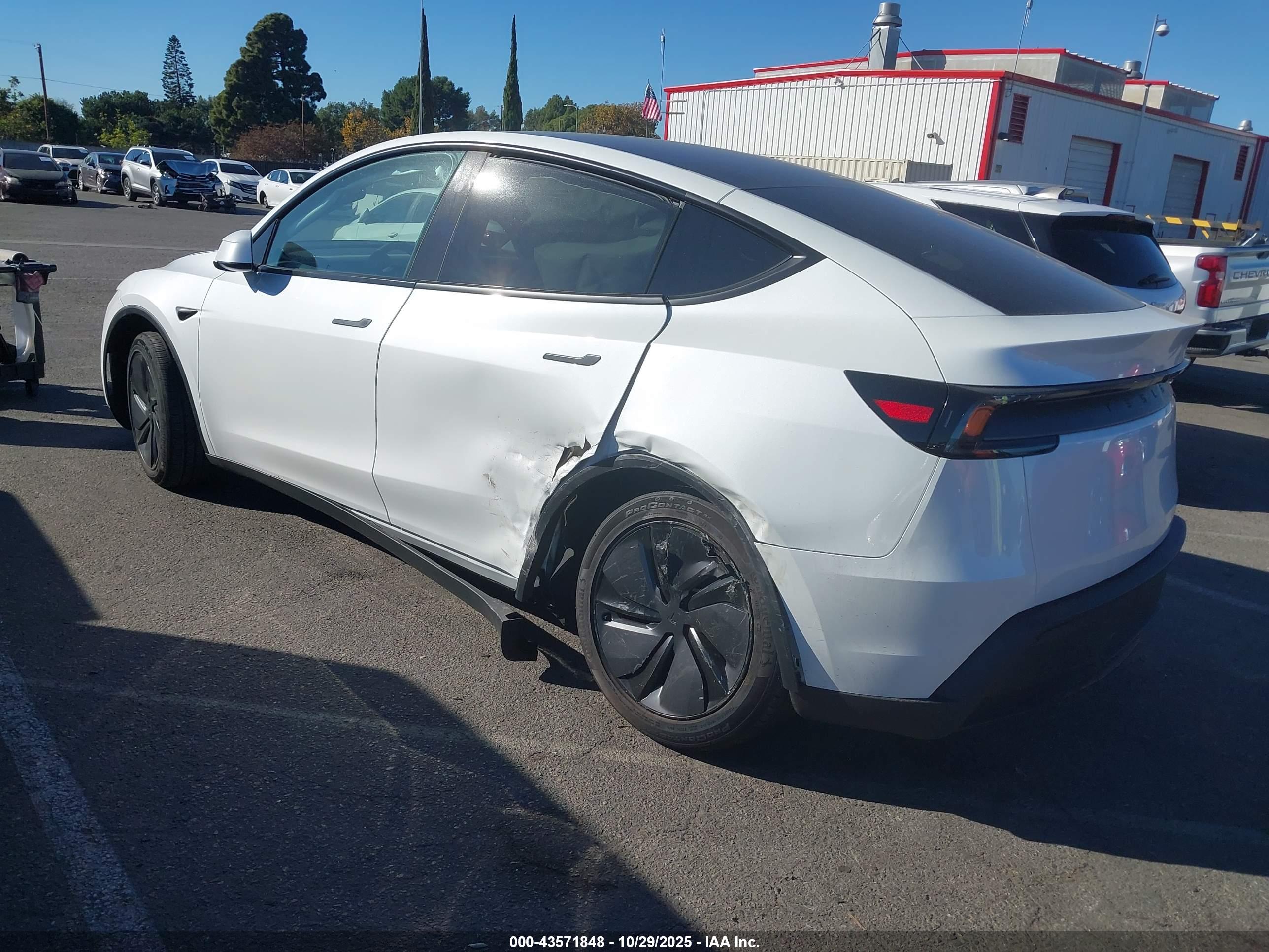 TESLA MODEL image 3