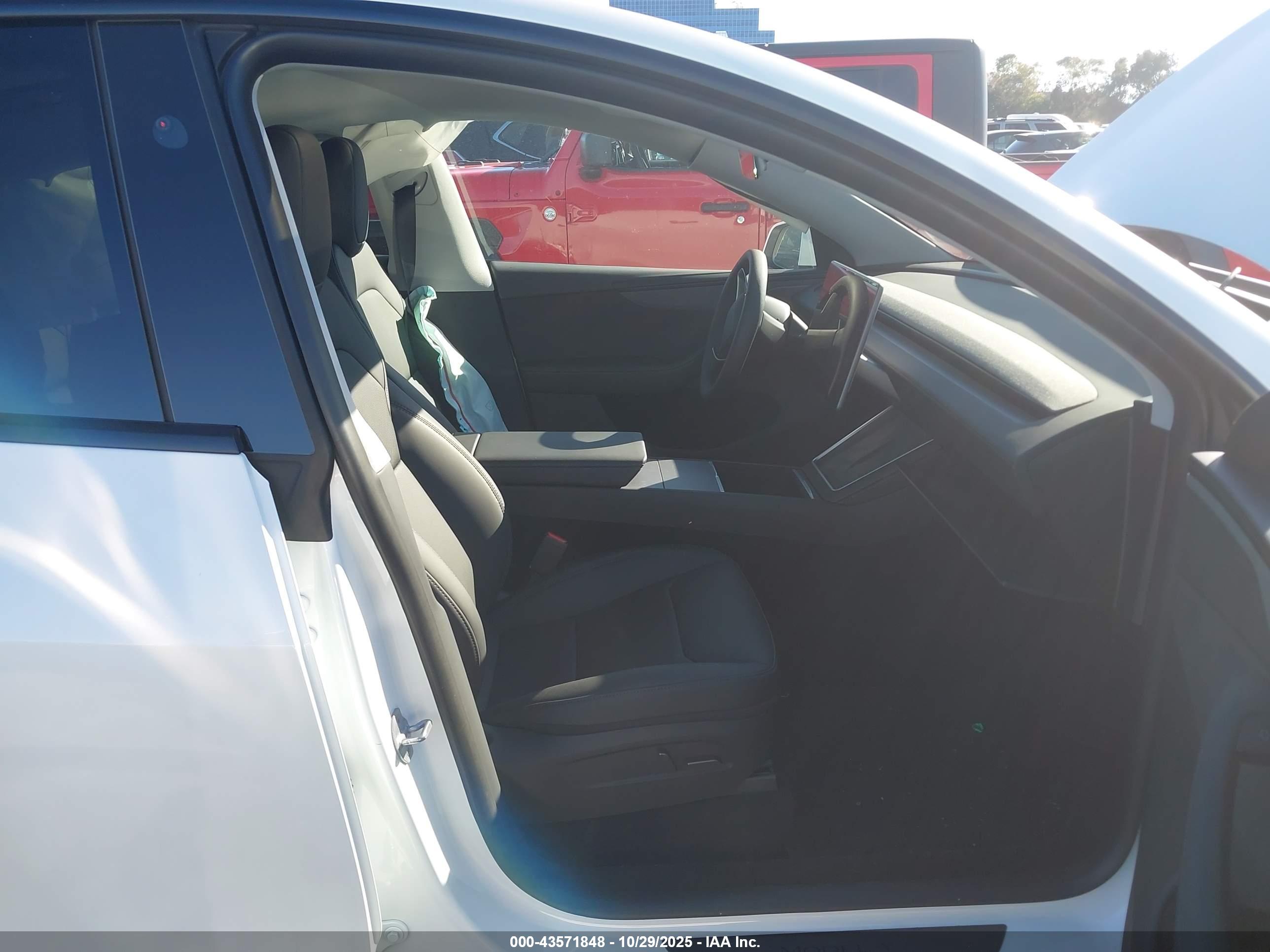 TESLA MODEL image 5