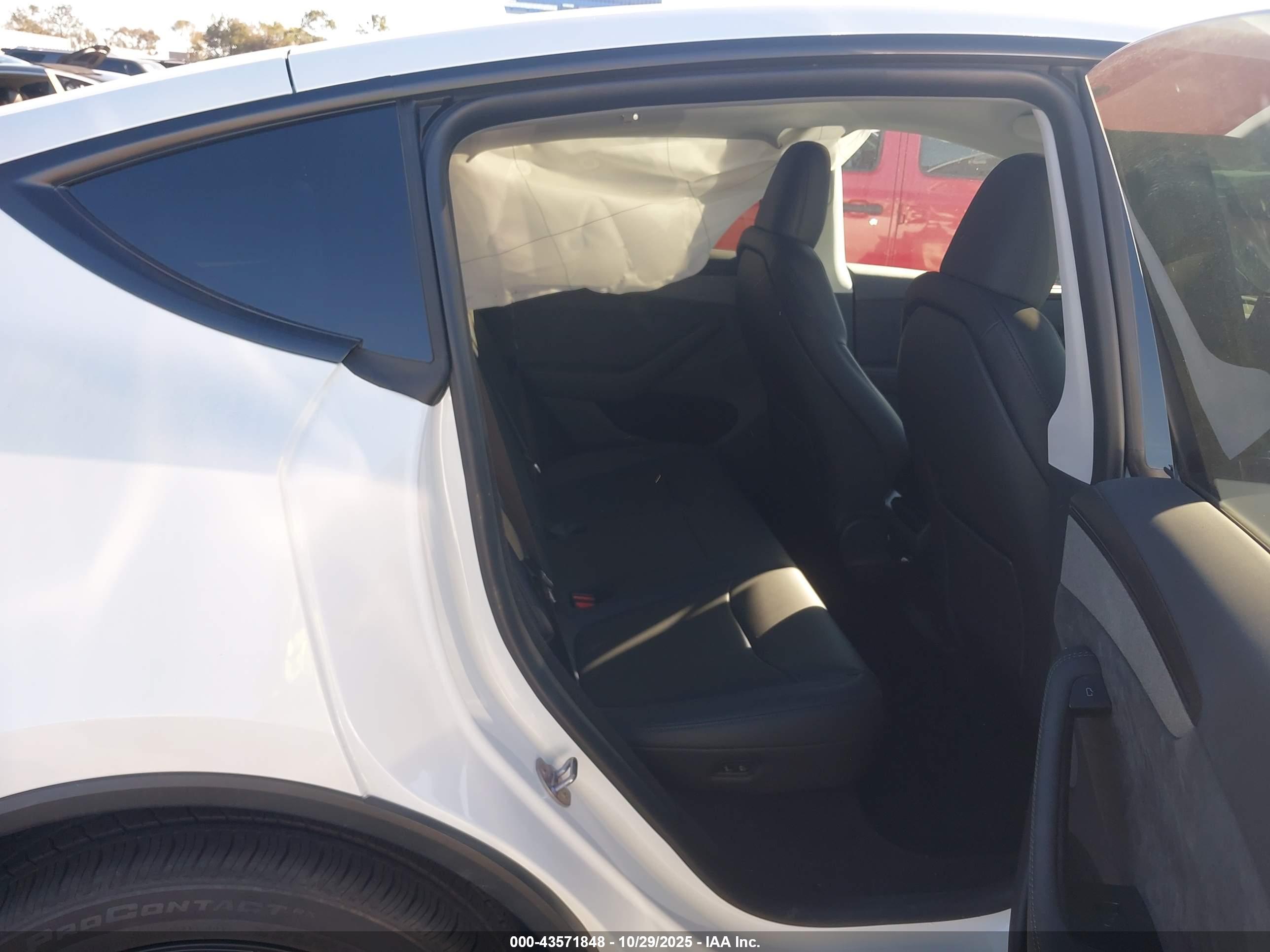 TESLA MODEL image 8