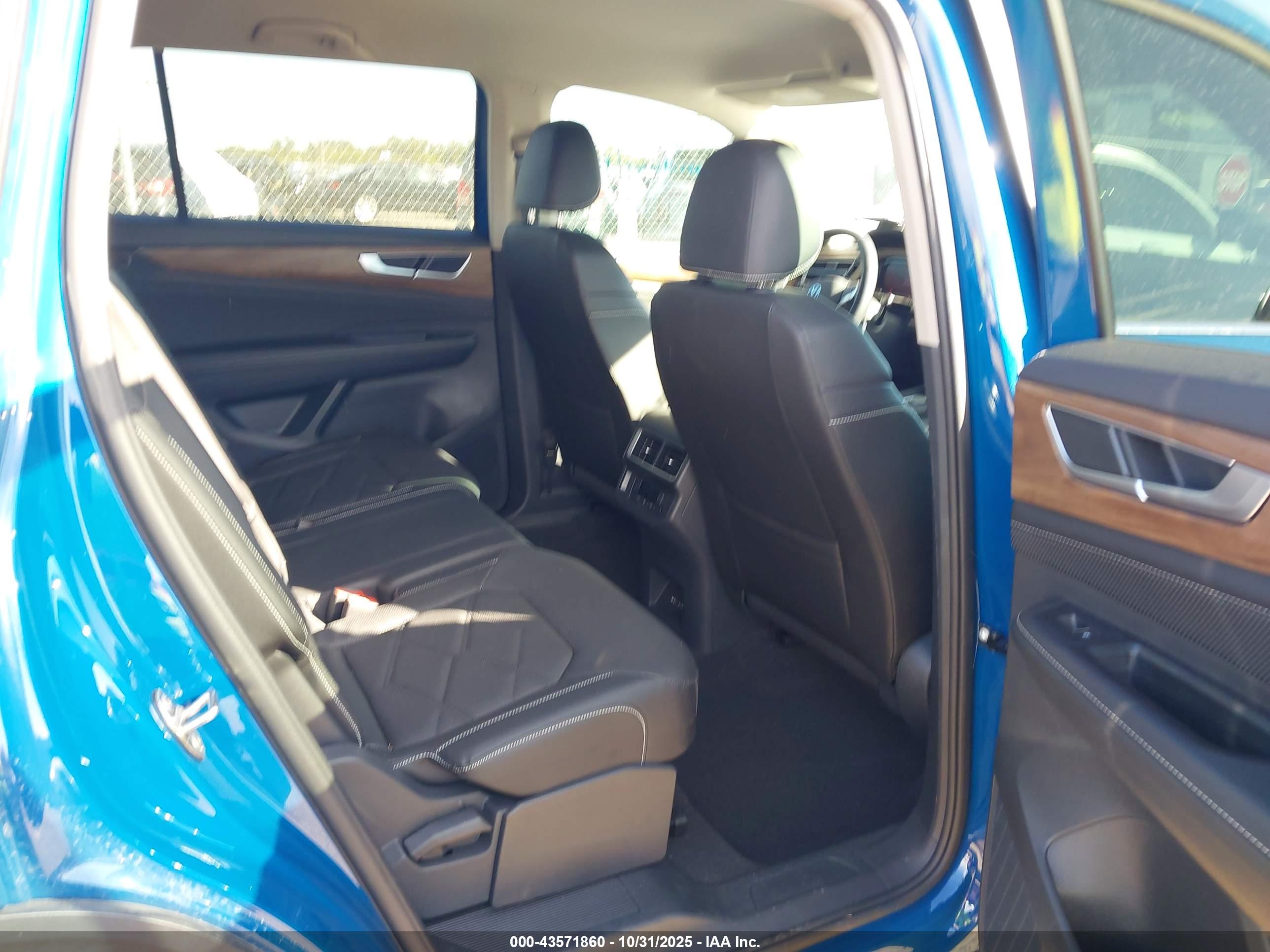 VOLKSWAGEN ATLAS image 8