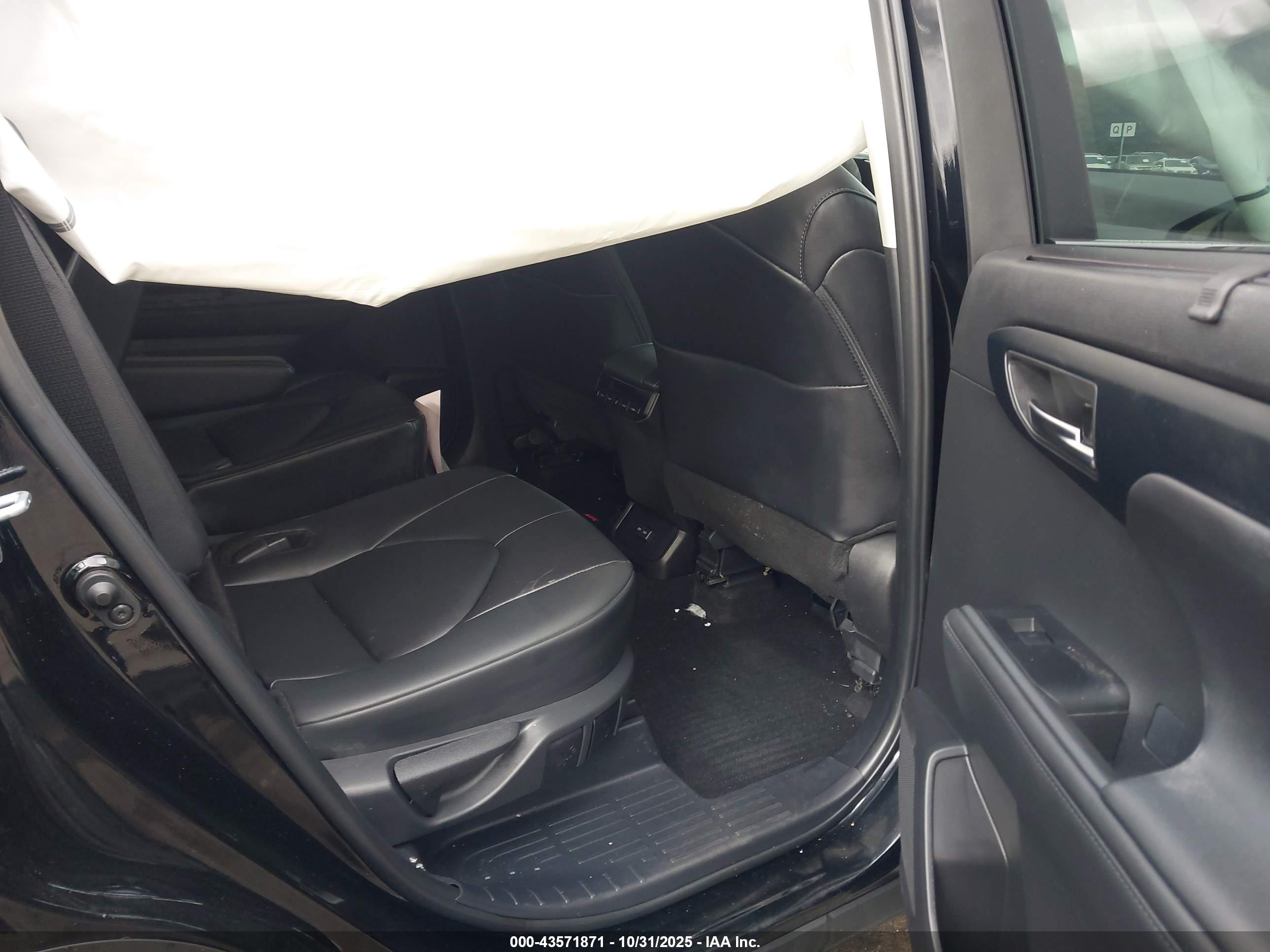 TOYOTA HIGHLANDER image 8