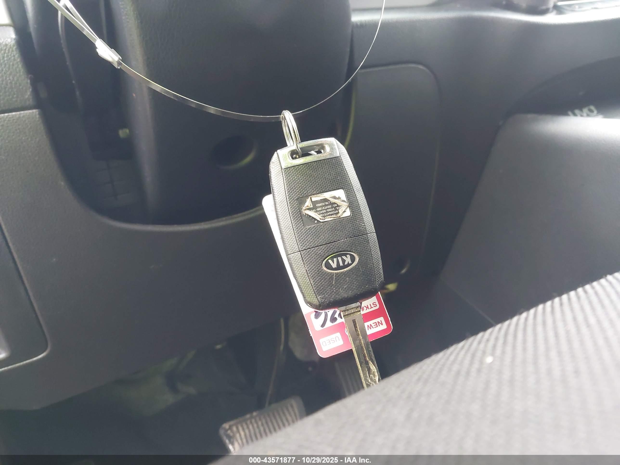KIA SPORTAGE image 11