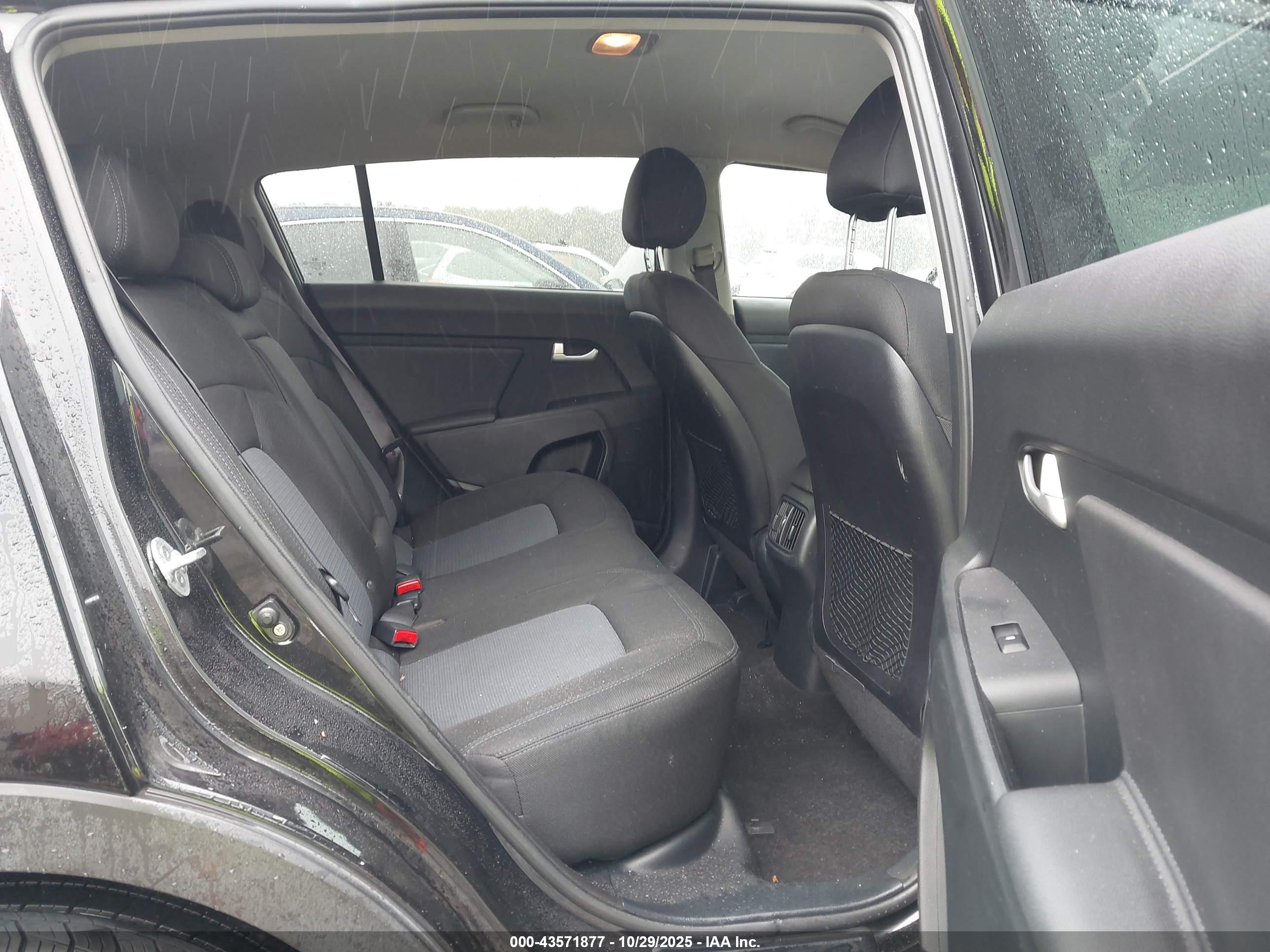 KIA SPORTAGE image 8
