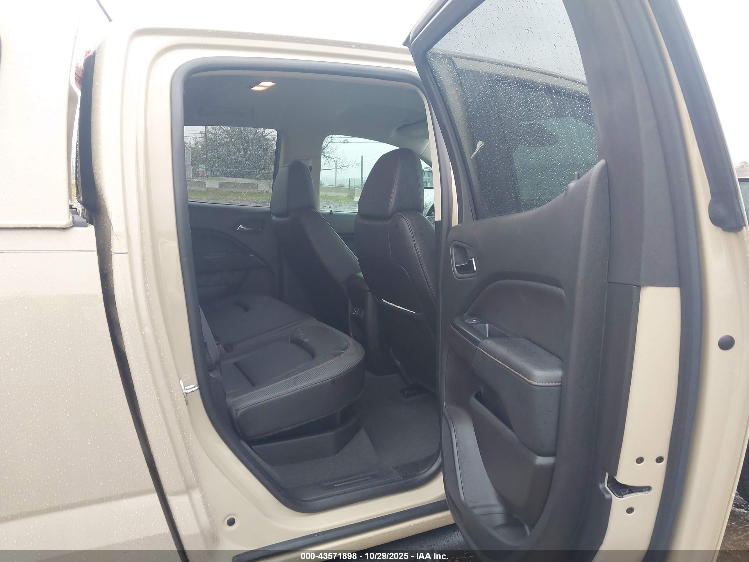 GMC CANYON image 8