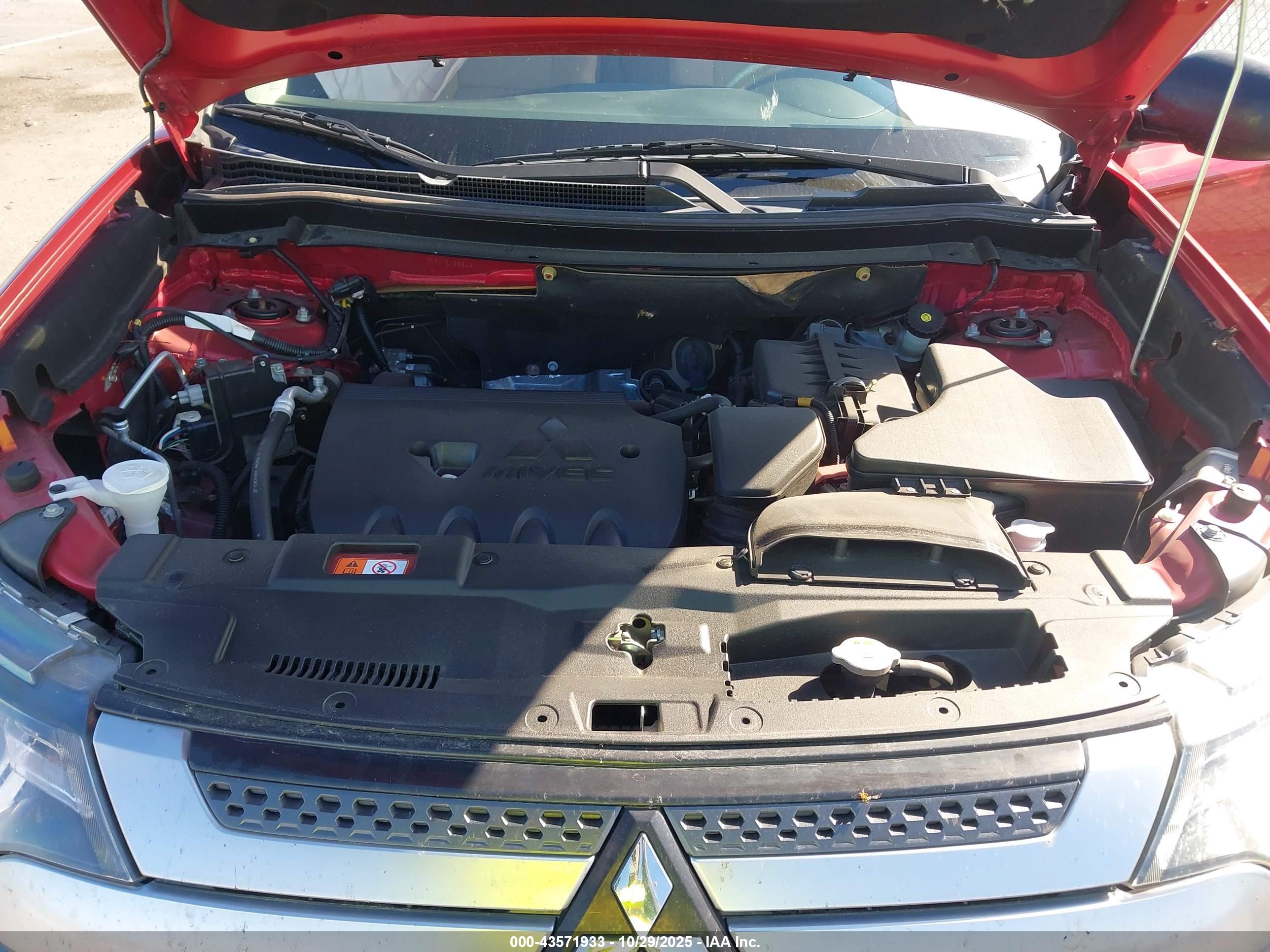 MITSUBISHI OUTLANDER image 10