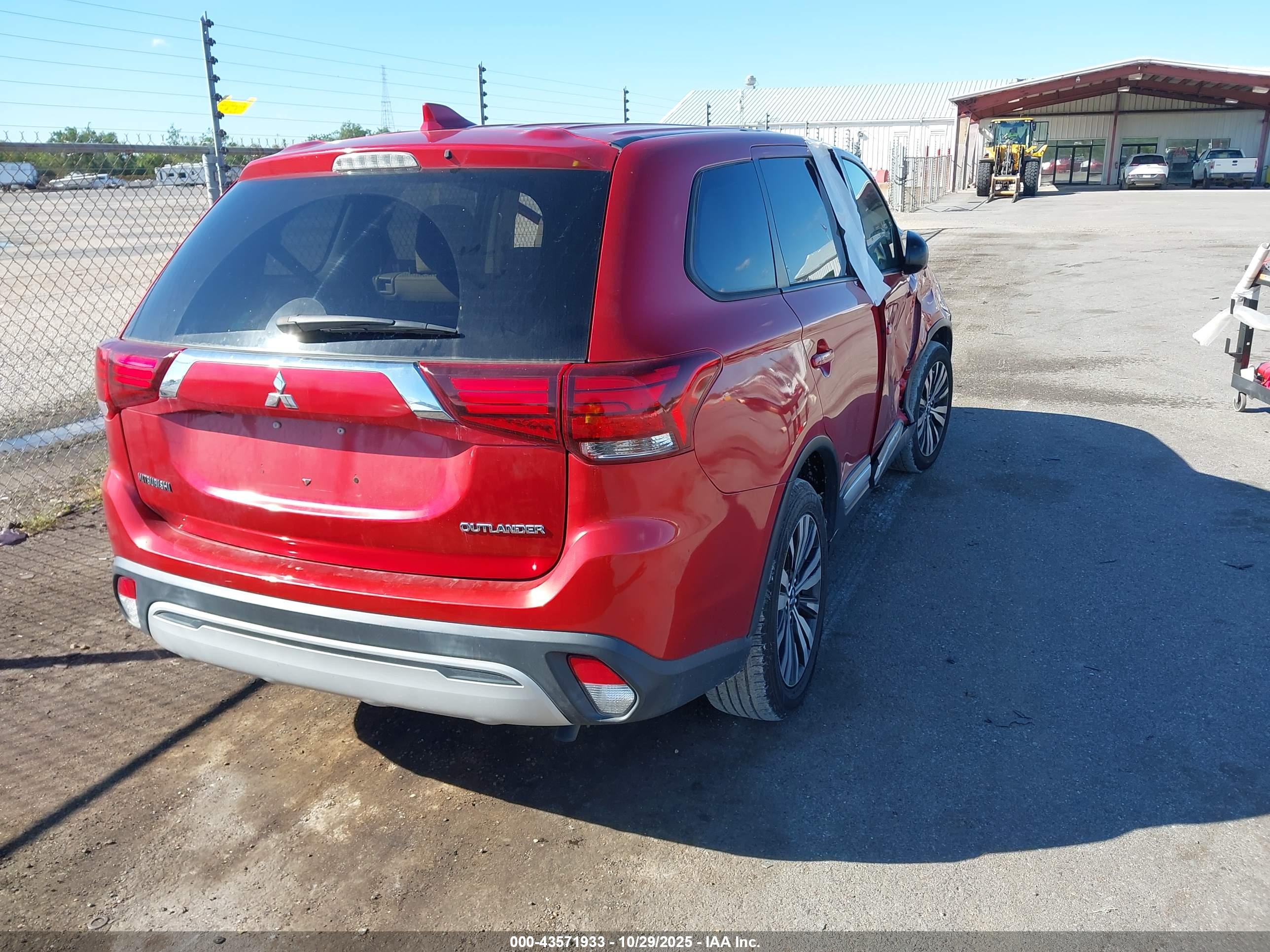 MITSUBISHI OUTLANDER image 4